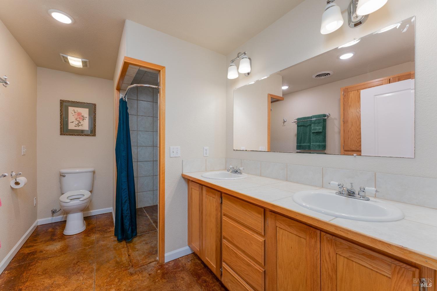 Detail Gallery Image 19 of 49 For 2260 Lakeshore Blvd, Upper Lake,  CA 95485 - 3 Beds | 3 Baths