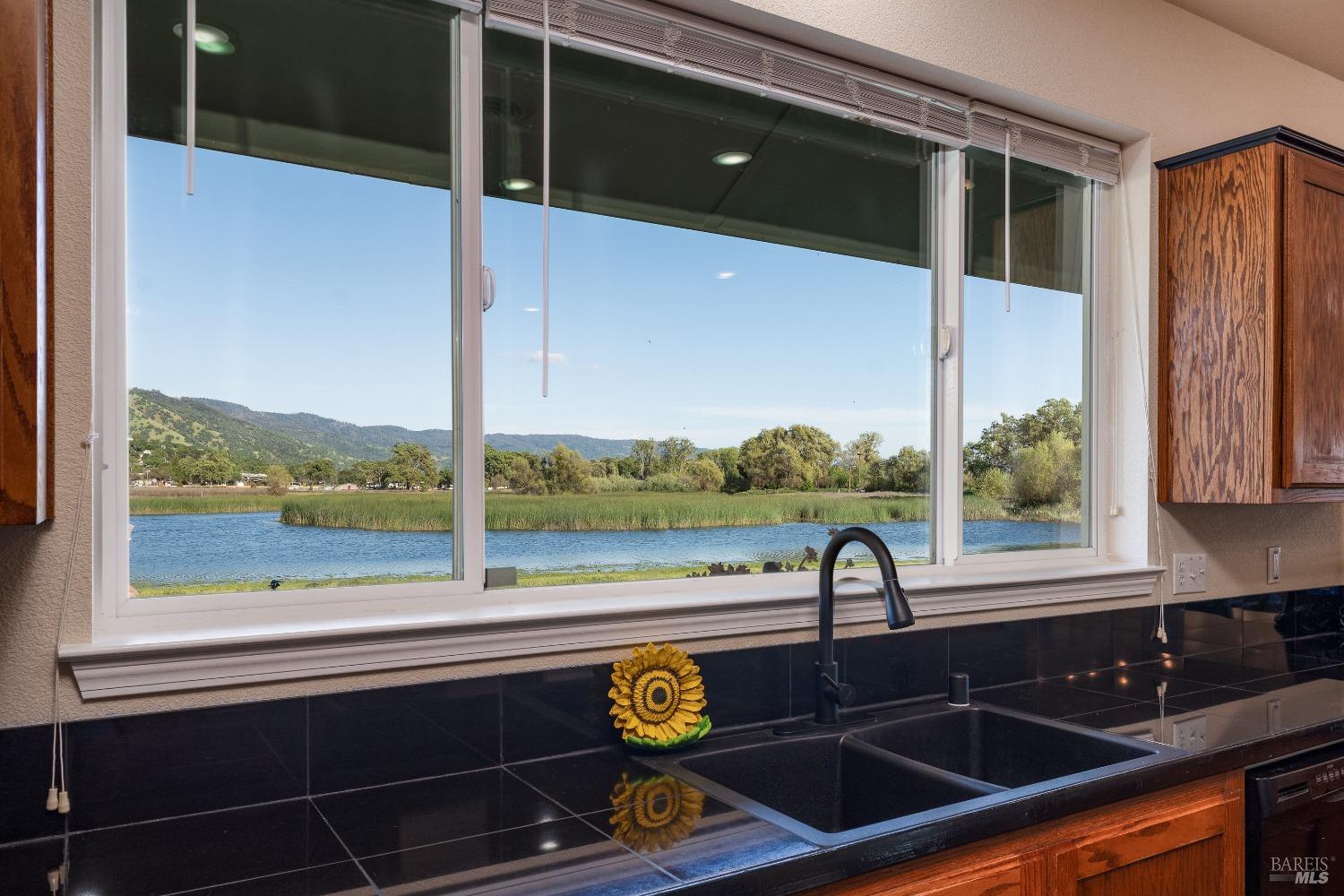 Detail Gallery Image 12 of 49 For 2260 Lakeshore Blvd, Upper Lake,  CA 95485 - 3 Beds | 3 Baths