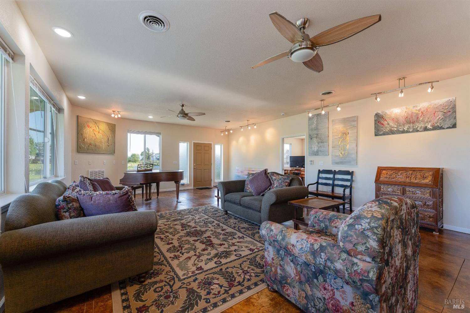 Detail Gallery Image 7 of 49 For 2260 Lakeshore Blvd, Upper Lake,  CA 95485 - 3 Beds | 3 Baths