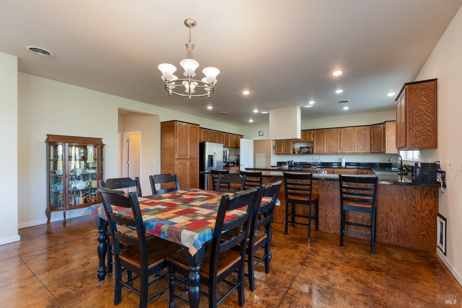 Detail Gallery Image 8 of 49 For 2260 Lakeshore Blvd, Upper Lake,  CA 95485 - 3 Beds | 3 Baths