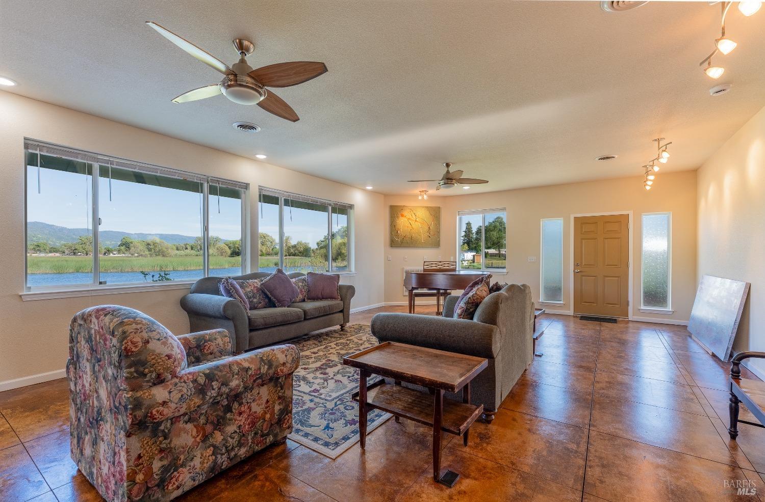 Detail Gallery Image 6 of 49 For 2260 Lakeshore Blvd, Upper Lake,  CA 95485 - 3 Beds | 3 Baths