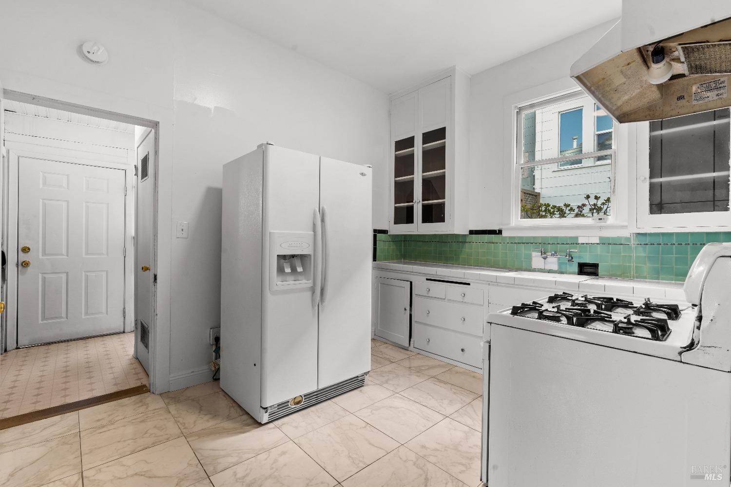 Detail Gallery Image 9 of 56 For 708 York St, Vallejo,  CA 94590 - 4 Beds | 2 Baths