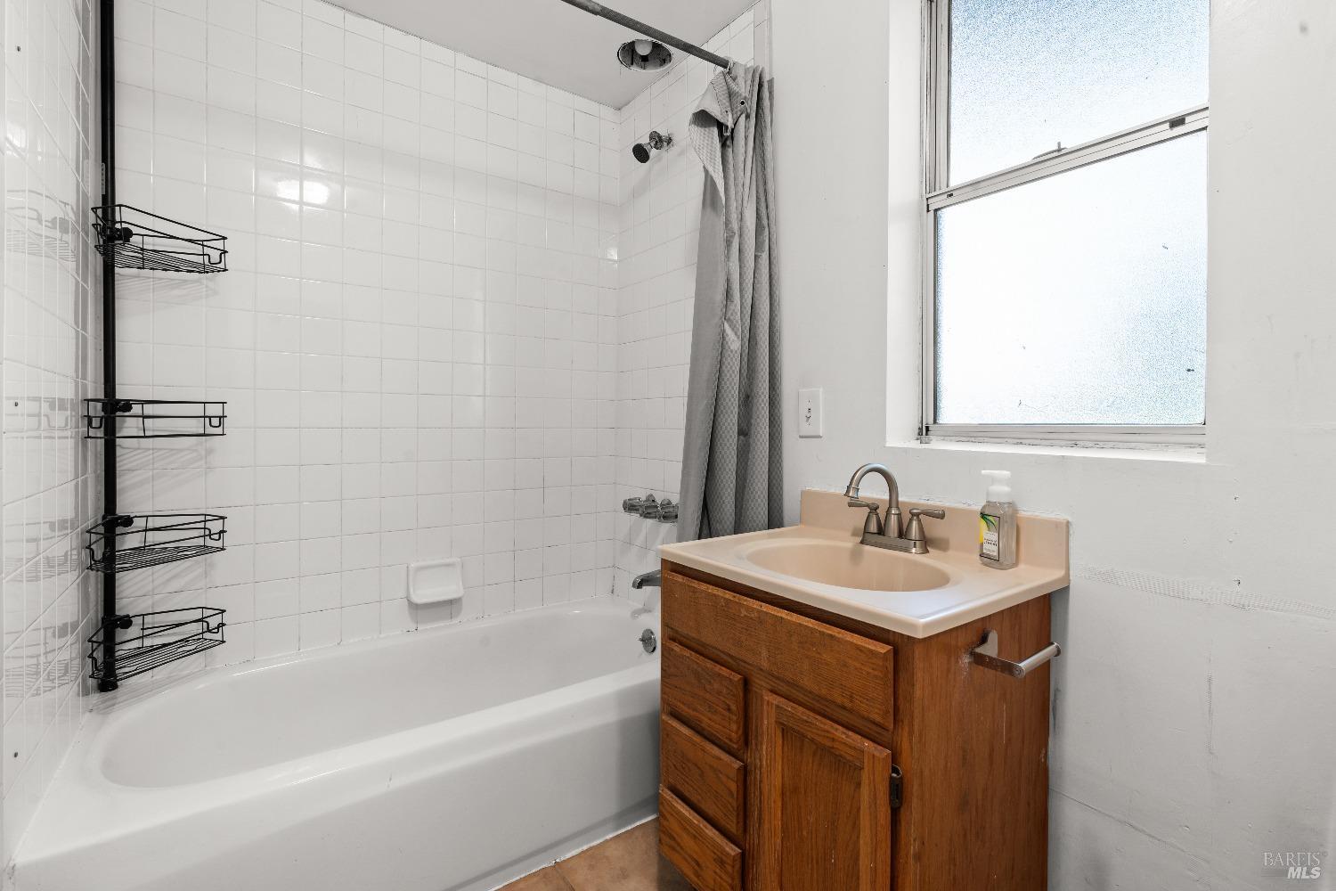 Detail Gallery Image 15 of 56 For 708 York St, Vallejo,  CA 94590 - 4 Beds | 2 Baths