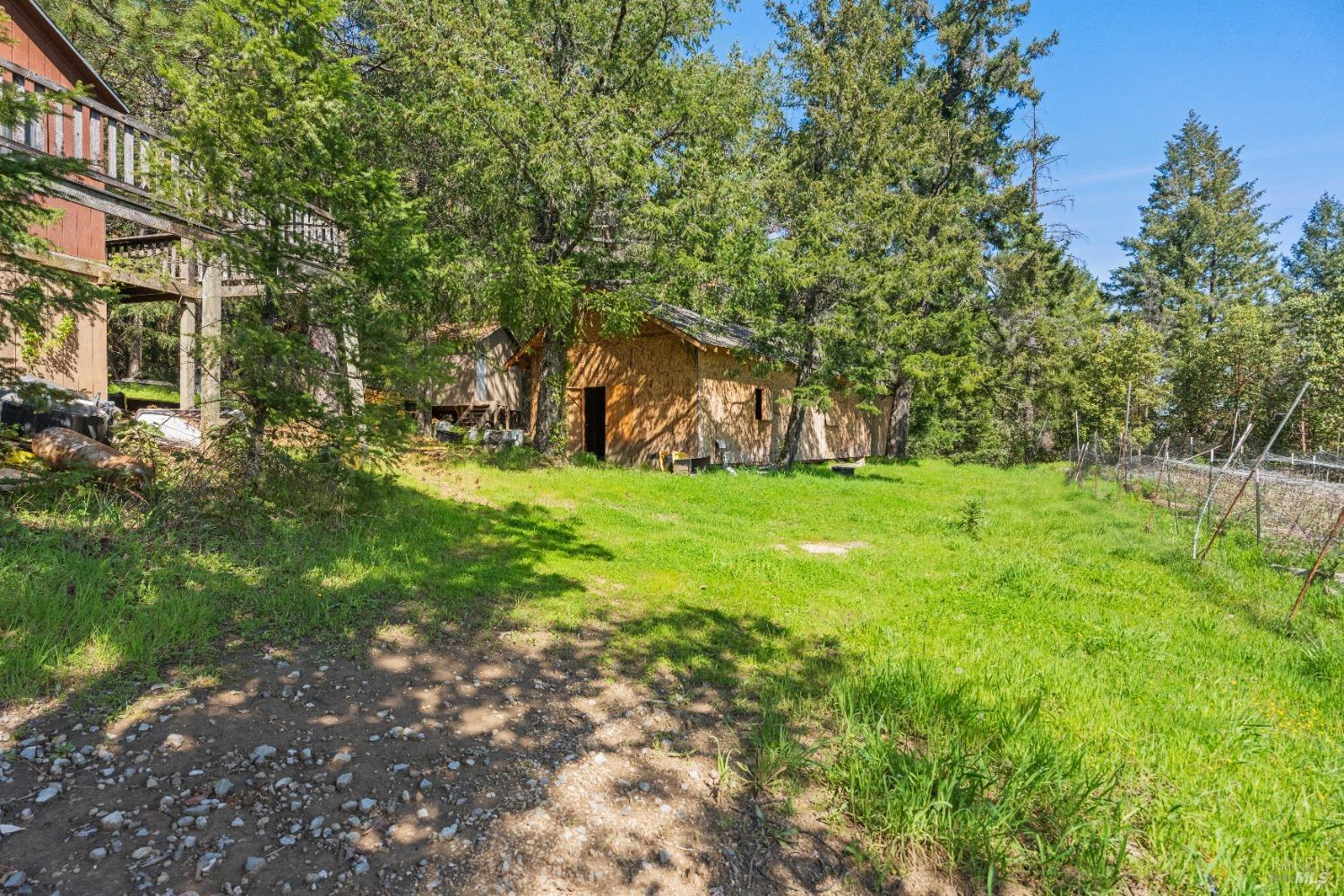 Detail Gallery Image 3 of 20 For 8500 Simmerly Rd, Laytonville,  CA 95454 - 1 Beds | 2 Baths
