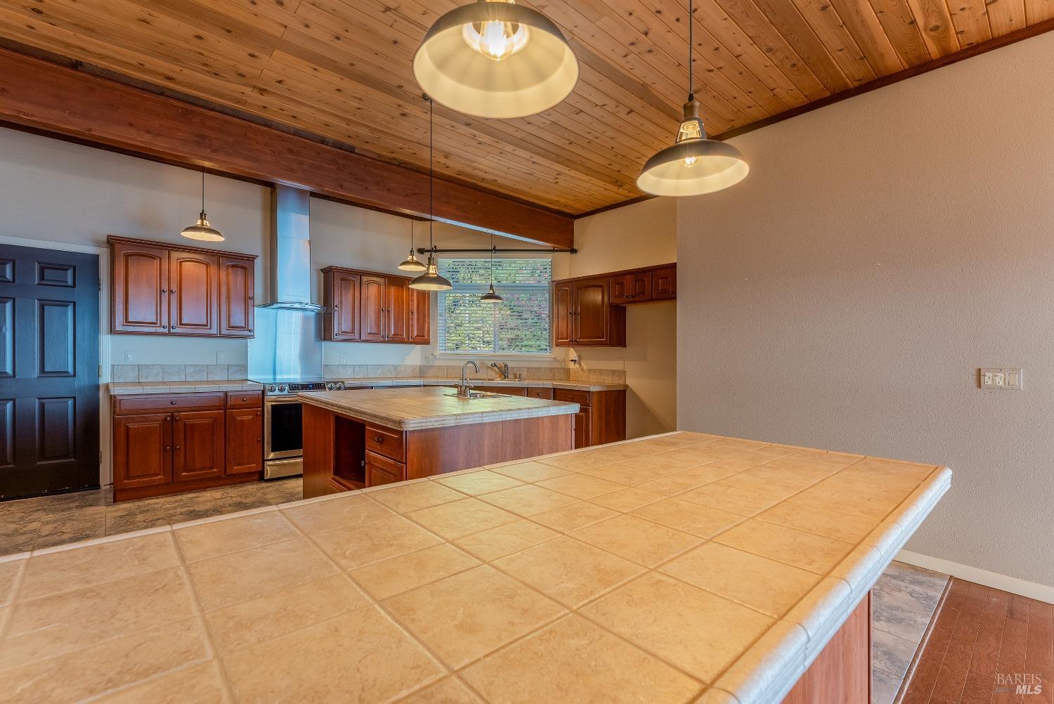 Detail Gallery Image 9 of 39 For 27040 Ridge Rd, Willits,  CA 95490 - 3 Beds | 2/1 Baths