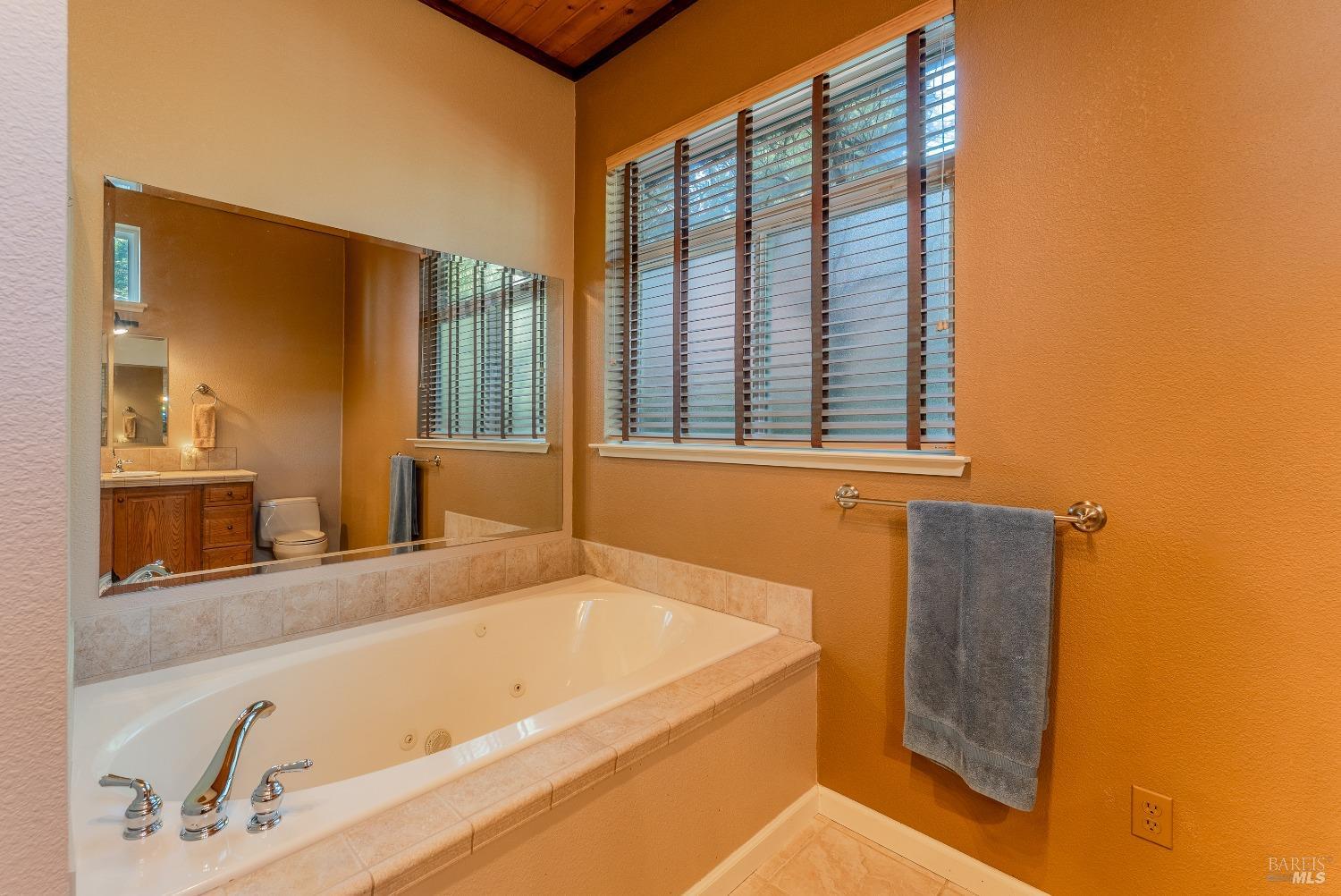Detail Gallery Image 20 of 39 For 27040 Ridge Rd, Willits,  CA 95490 - 3 Beds | 2/1 Baths