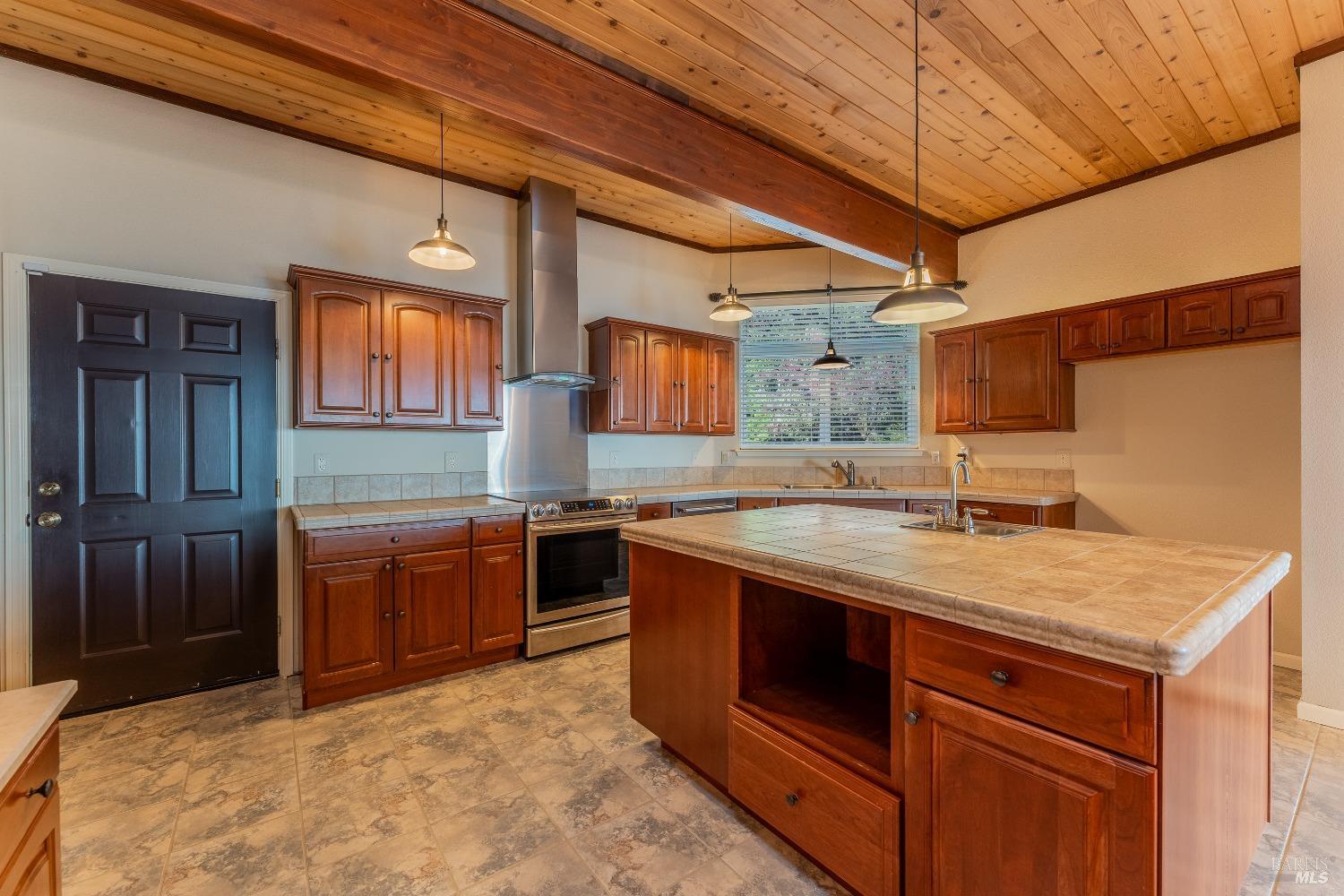 Detail Gallery Image 11 of 39 For 27040 Ridge Rd, Willits,  CA 95490 - 3 Beds | 2/1 Baths