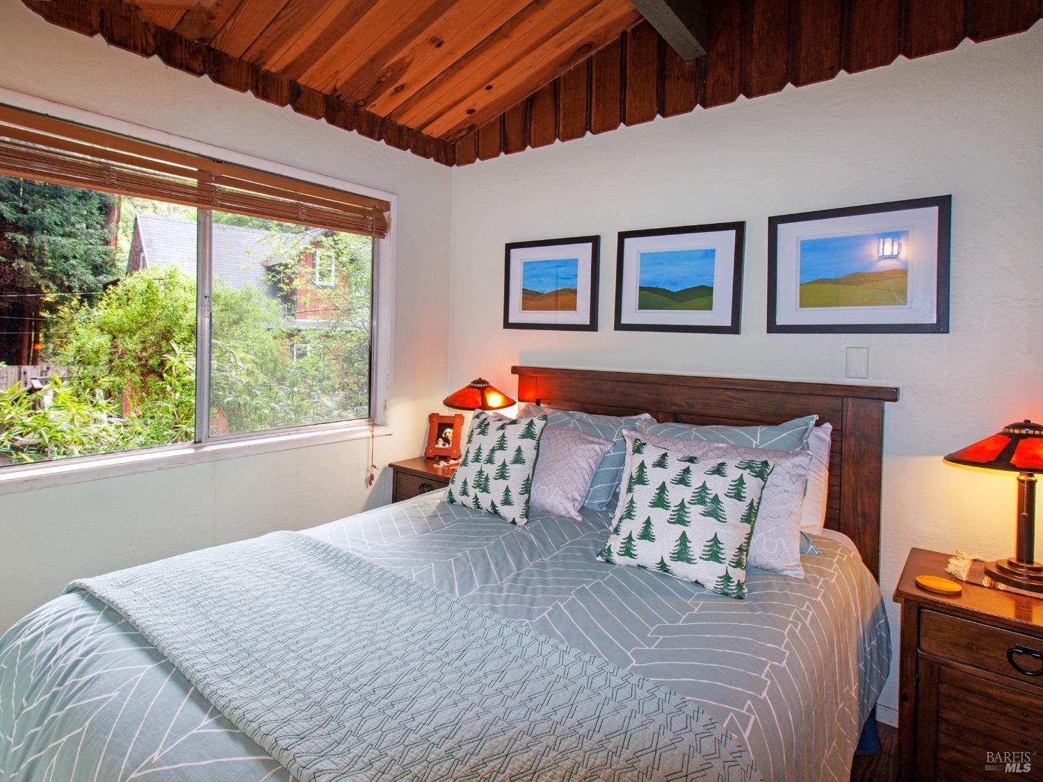 Detail Gallery Image 13 of 39 For 2660 Cazadero Hwy, Cazadero,  CA 95421 - 2 Beds | 1 Baths
