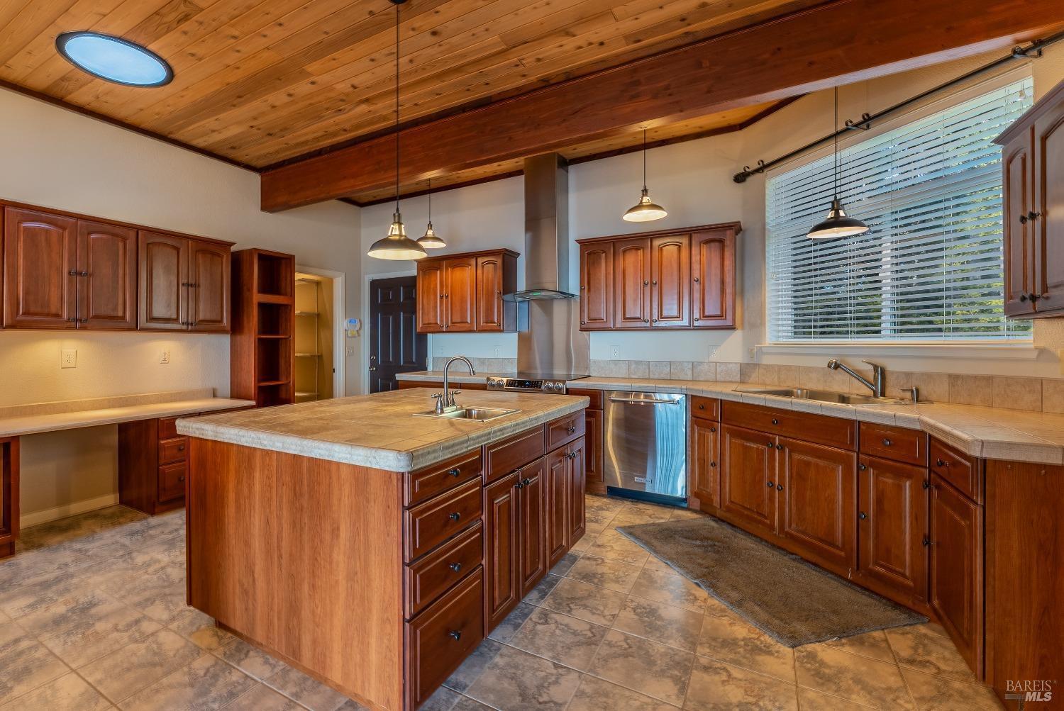 Detail Gallery Image 10 of 39 For 27040 Ridge Rd, Willits,  CA 95490 - 3 Beds | 2/1 Baths