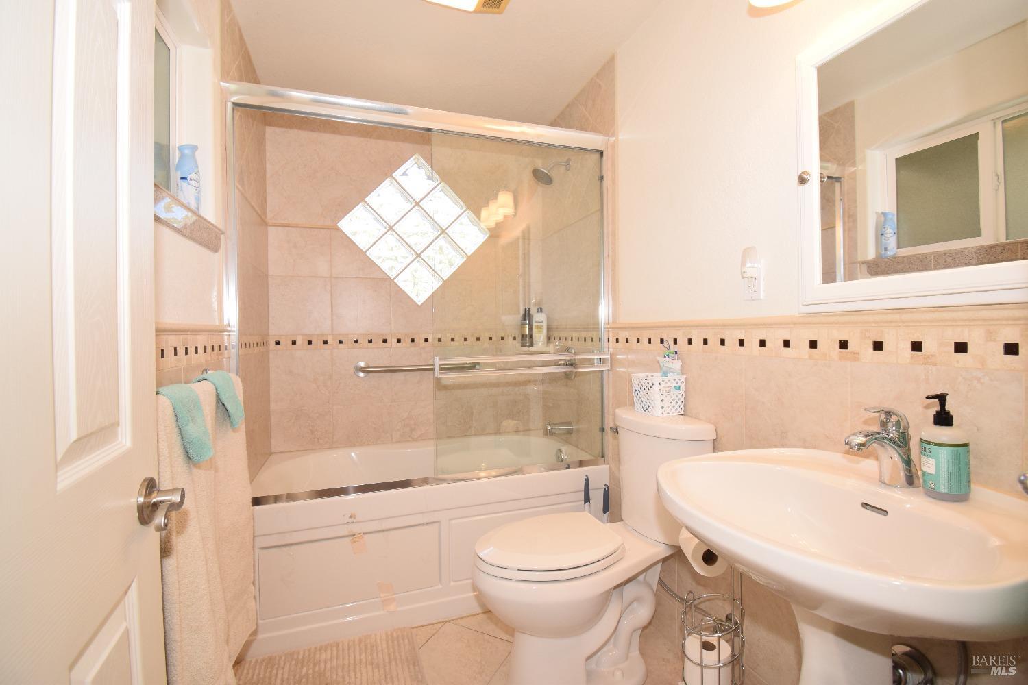 Detail Gallery Image 7 of 34 For 12250 Baylis Cove Rd, Lower Lake,  CA 95457 - 2 Beds | 2 Baths