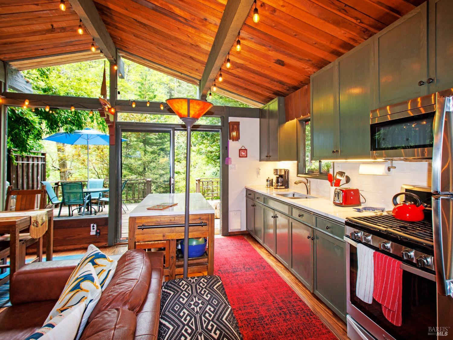 Detail Gallery Image 9 of 39 For 2660 Cazadero Hwy, Cazadero,  CA 95421 - 2 Beds | 1 Baths