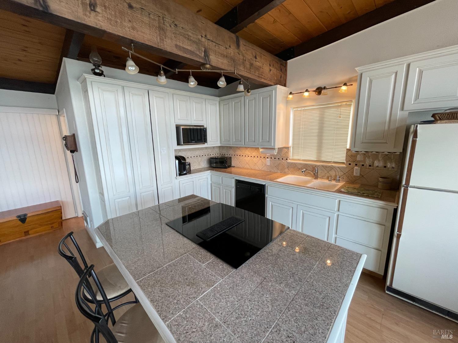Detail Gallery Image 25 of 34 For 12250 Baylis Cove Rd, Lower Lake,  CA 95457 - 2 Beds | 2 Baths