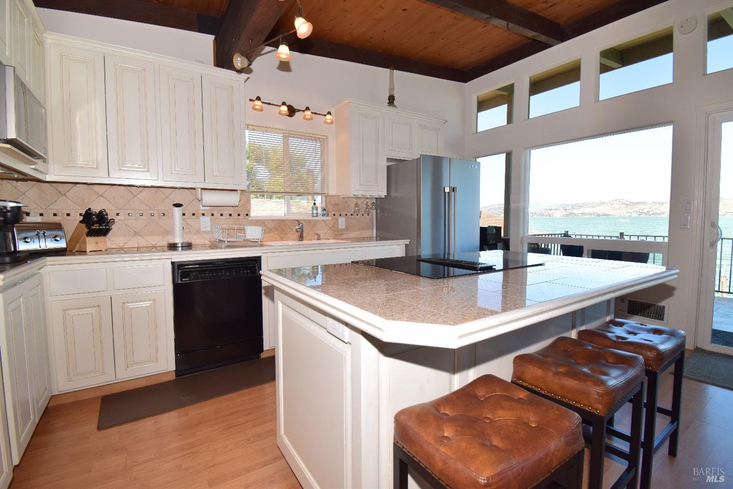 Detail Gallery Image 2 of 34 For 12250 Baylis Cove Rd, Lower Lake,  CA 95457 - 2 Beds | 2 Baths