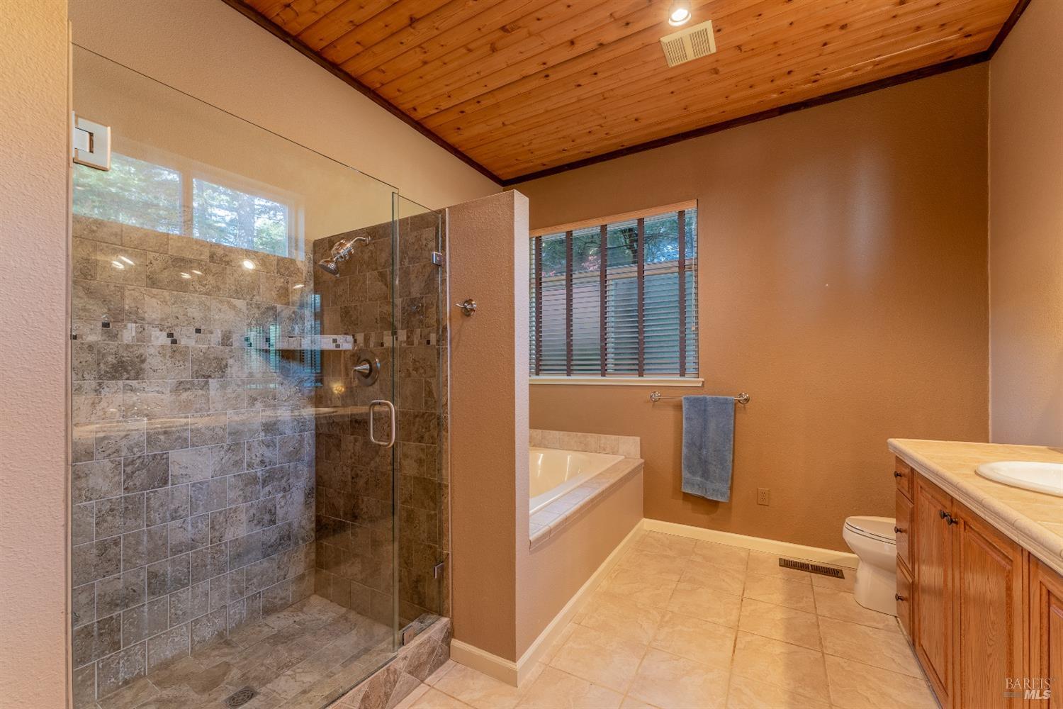 Detail Gallery Image 19 of 39 For 27040 Ridge Rd, Willits,  CA 95490 - 3 Beds | 2/1 Baths