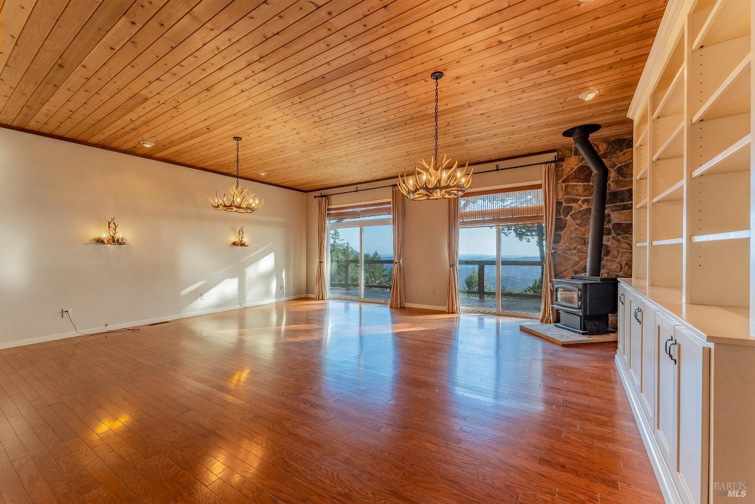 Detail Gallery Image 7 of 39 For 27040 Ridge Rd, Willits,  CA 95490 - 3 Beds | 2/1 Baths