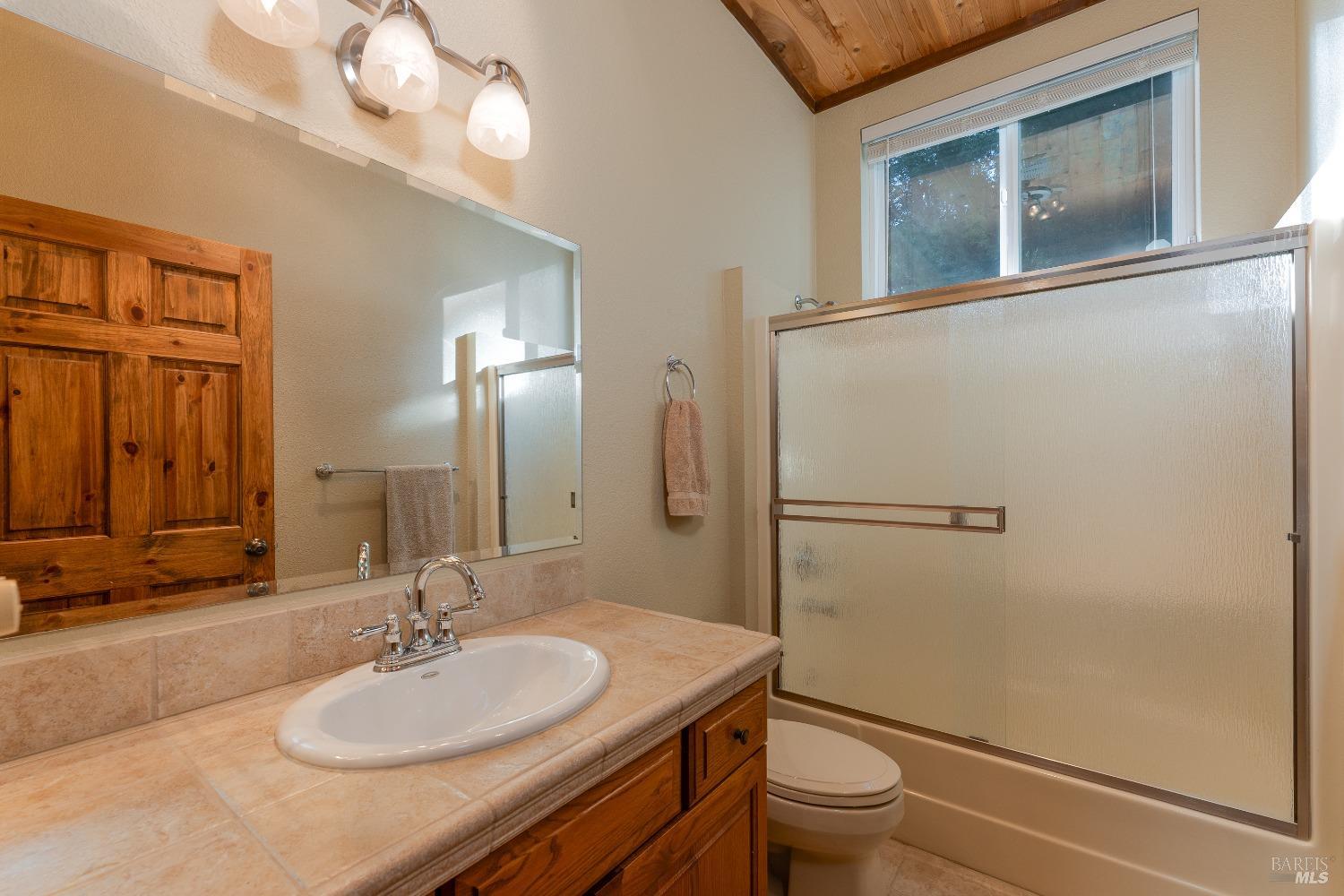 Detail Gallery Image 15 of 39 For 27040 Ridge Rd, Willits,  CA 95490 - 3 Beds | 2/1 Baths