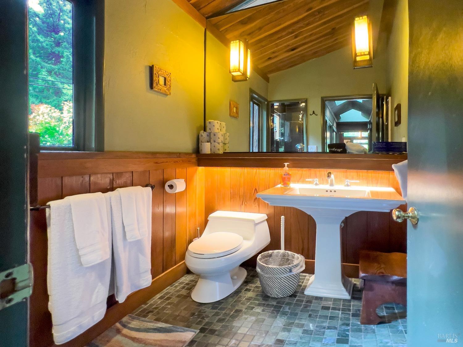 Detail Gallery Image 18 of 39 For 2660 Cazadero Hwy, Cazadero,  CA 95421 - 2 Beds | 1 Baths