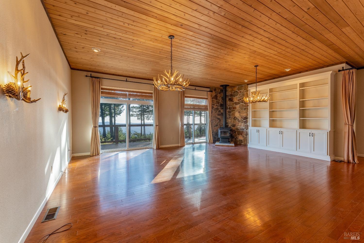 Detail Gallery Image 6 of 39 For 27040 Ridge Rd, Willits,  CA 95490 - 3 Beds | 2/1 Baths