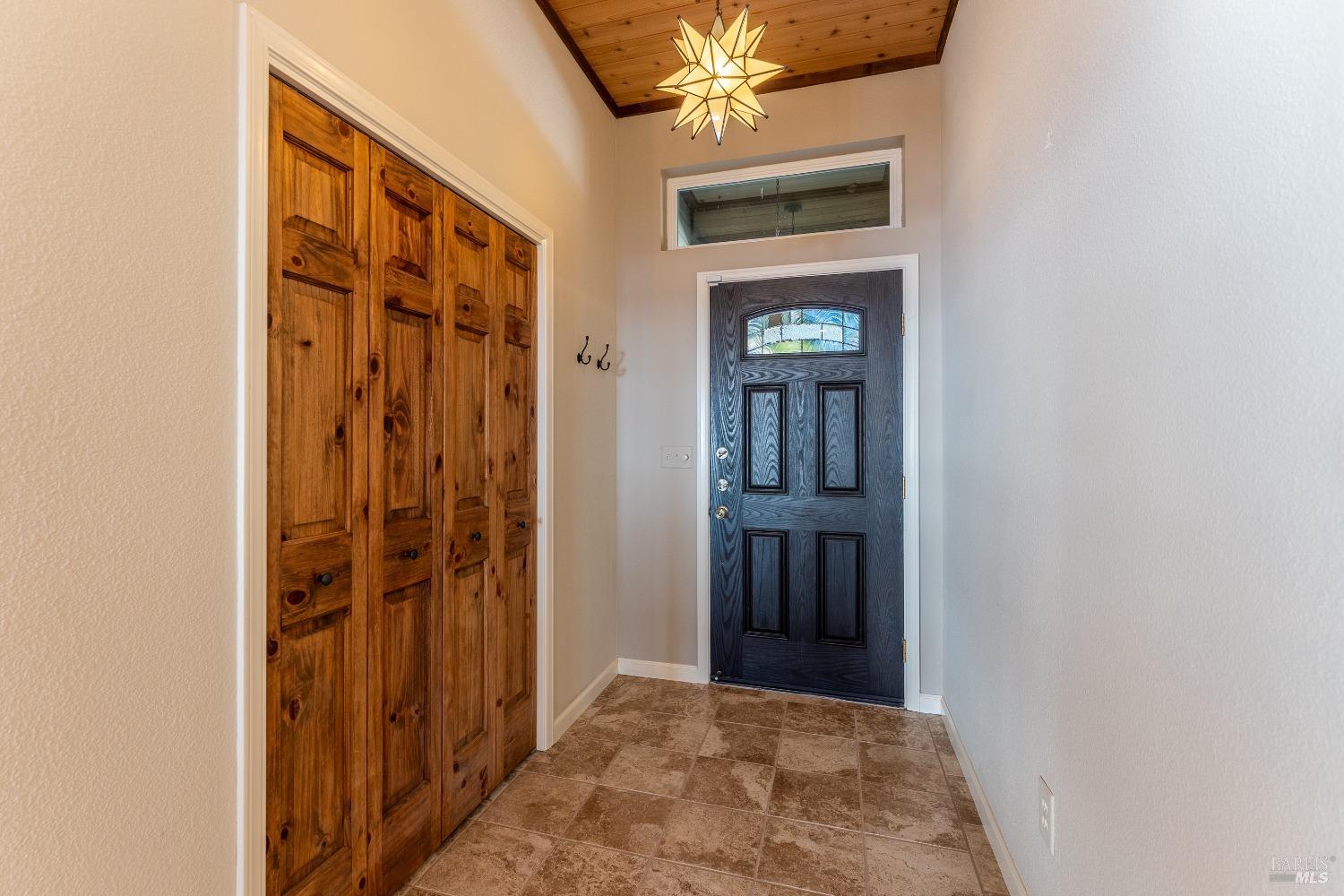 Detail Gallery Image 5 of 39 For 27040 Ridge Rd, Willits,  CA 95490 - 3 Beds | 2/1 Baths