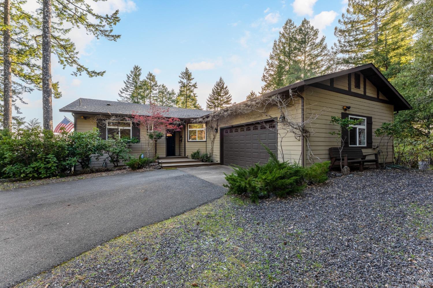 Detail Gallery Image 3 of 39 For 27040 Ridge Rd, Willits,  CA 95490 - 3 Beds | 2/1 Baths
