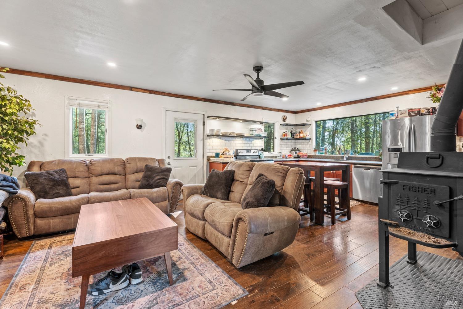 Detail Gallery Image 6 of 14 For 23551 Ridge Rd, Willits,  CA 95490 - 2 Beds | 2 Baths