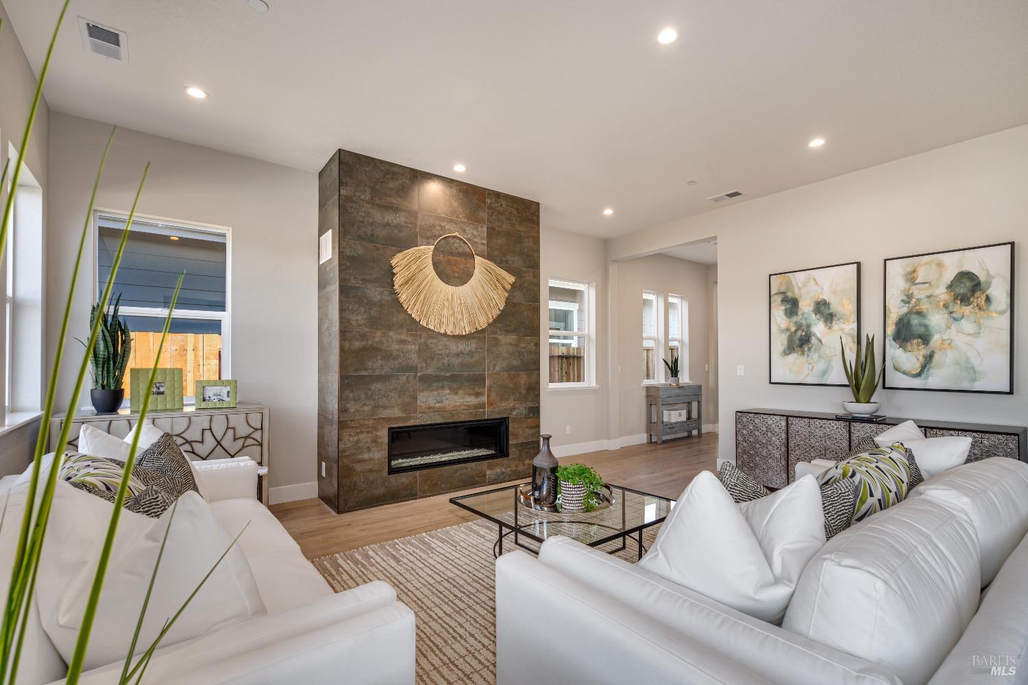 Detail Gallery Image 1 of 1 For 255 Spanish Oak Dr, Windsor,  CA 95492 - 3 Beds | 3 Baths