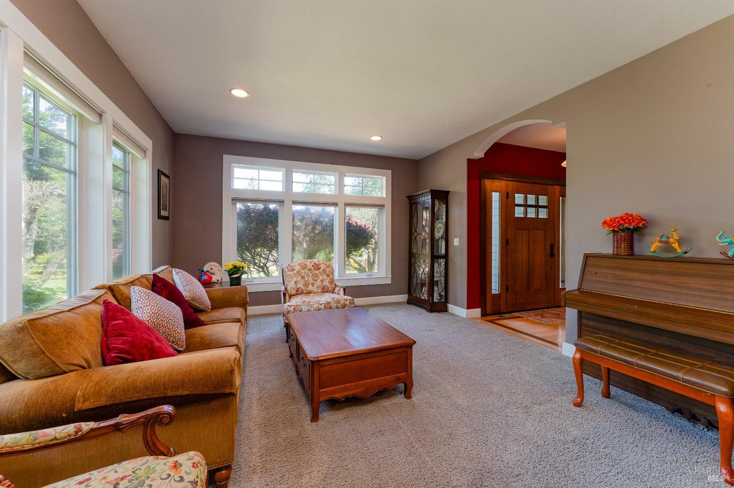 Detail Gallery Image 9 of 42 For 1595 Crane Ter, Ukiah,  CA 95482 - 5 Beds | 3 Baths