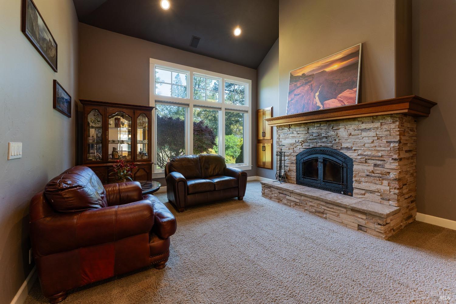 Detail Gallery Image 6 of 42 For 1595 Crane Ter, Ukiah,  CA 95482 - 5 Beds | 3 Baths