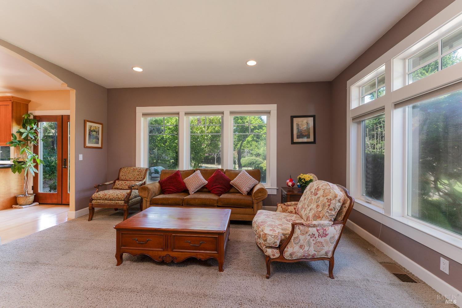Detail Gallery Image 8 of 42 For 1595 Crane Ter, Ukiah,  CA 95482 - 5 Beds | 3 Baths