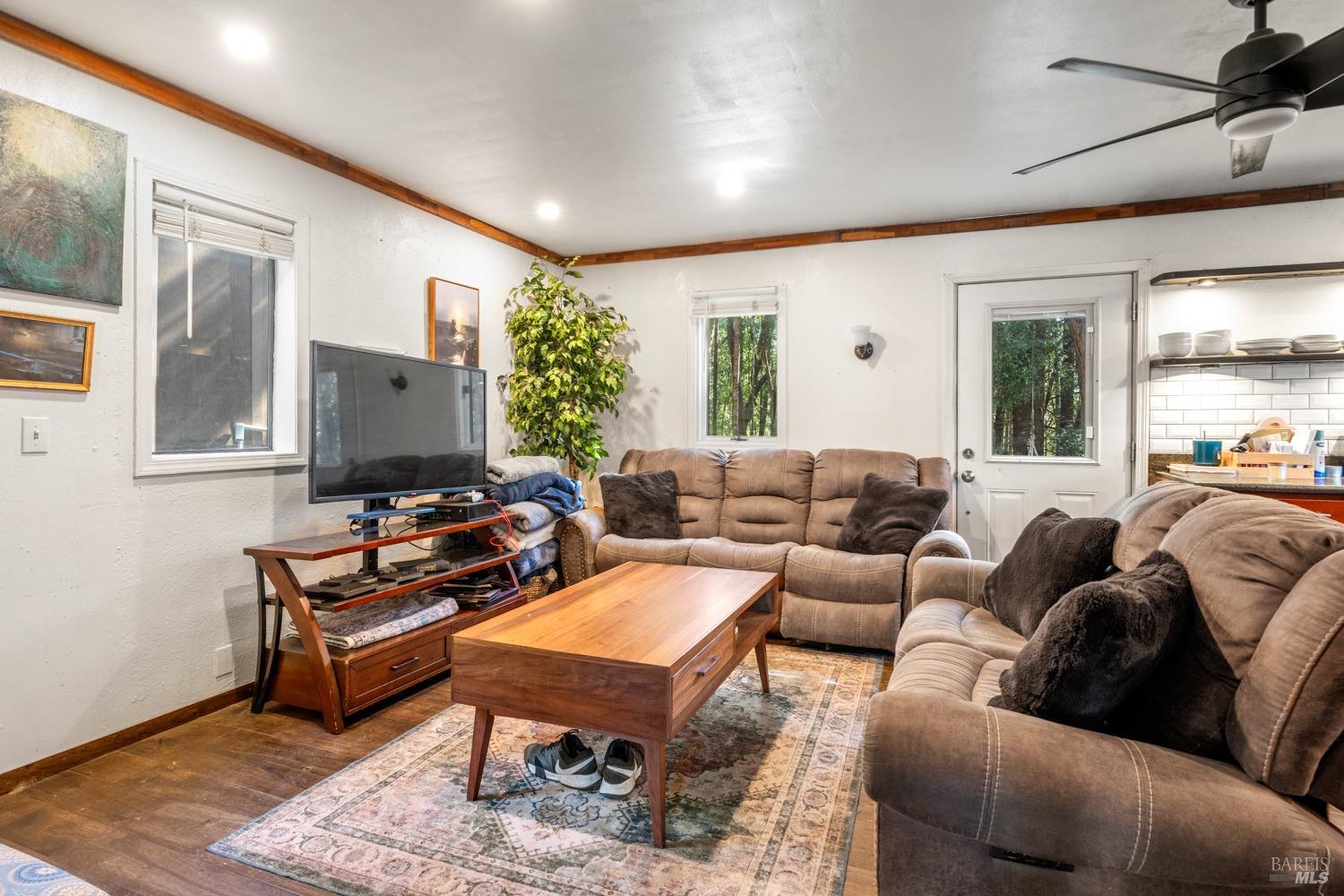 Detail Gallery Image 5 of 14 For 23551 Ridge Rd, Willits,  CA 95490 - 2 Beds | 2 Baths