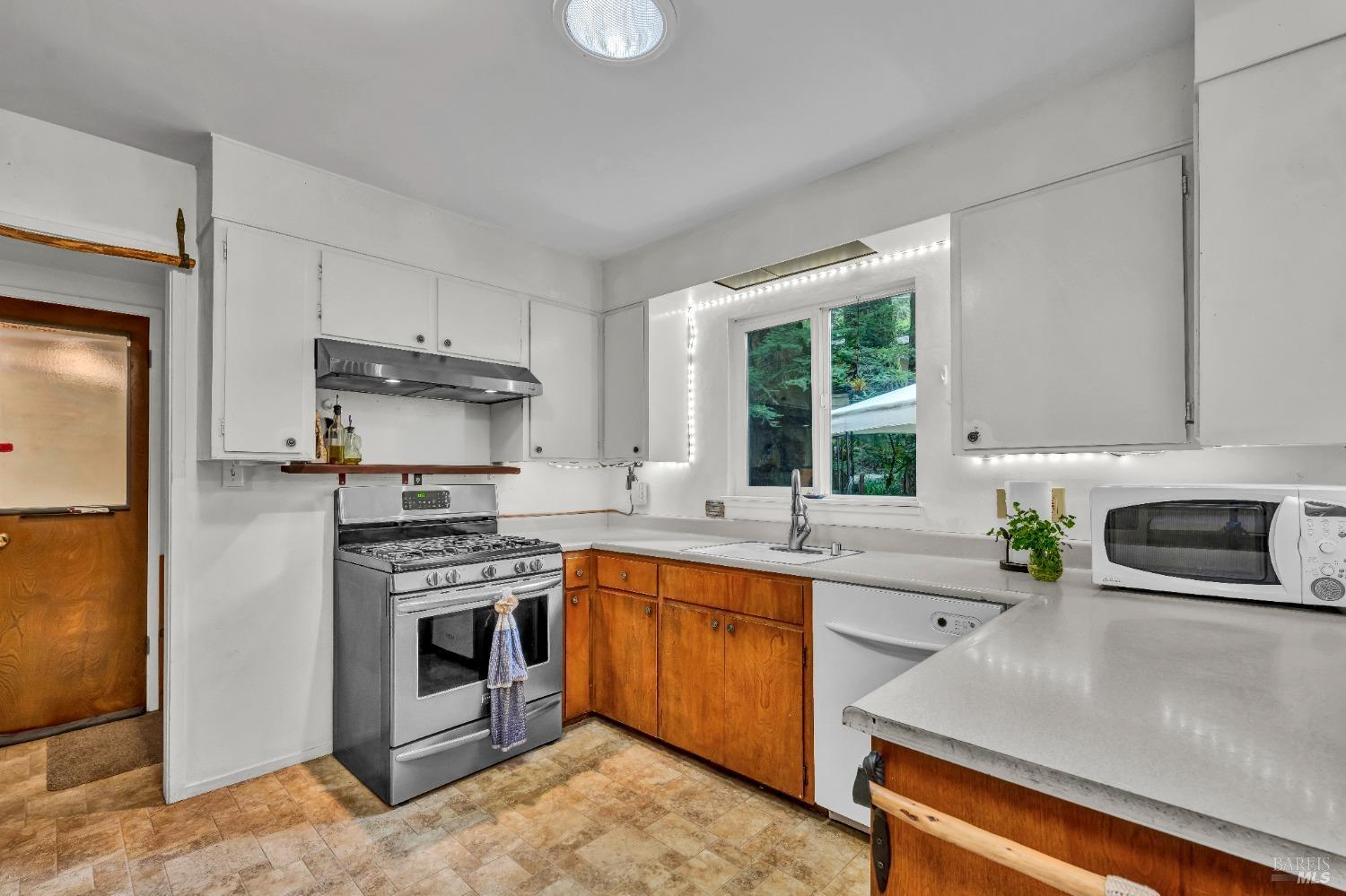 Detail Gallery Image 13 of 42 For 17 Springhill Dr, Cazadero,  CA 95421 - 2 Beds | 2 Baths