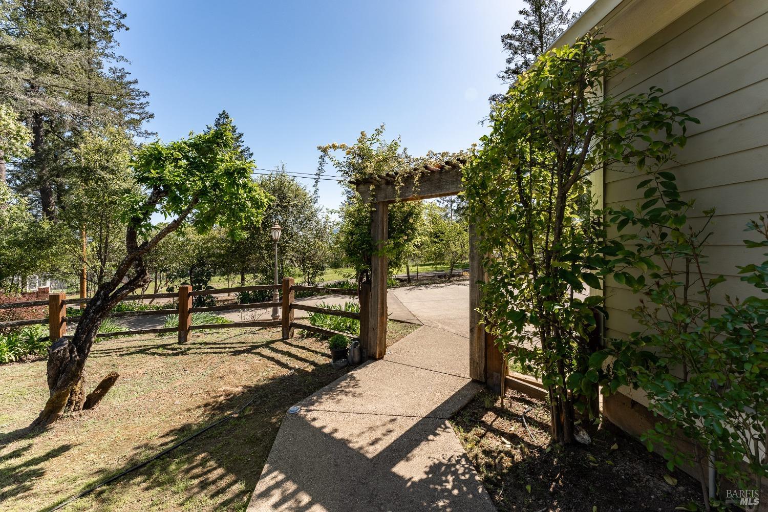 Detail Gallery Image 35 of 42 For 1595 Crane Ter, Ukiah,  CA 95482 - 5 Beds | 3 Baths