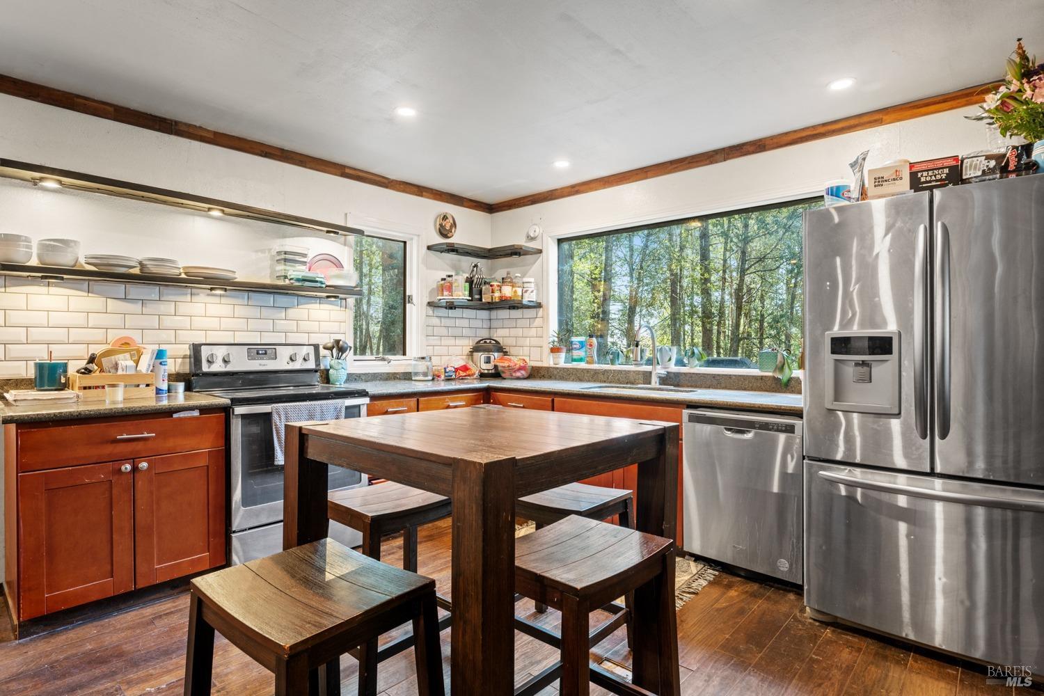 Detail Gallery Image 3 of 14 For 23551 Ridge Rd, Willits,  CA 95490 - 2 Beds | 2 Baths