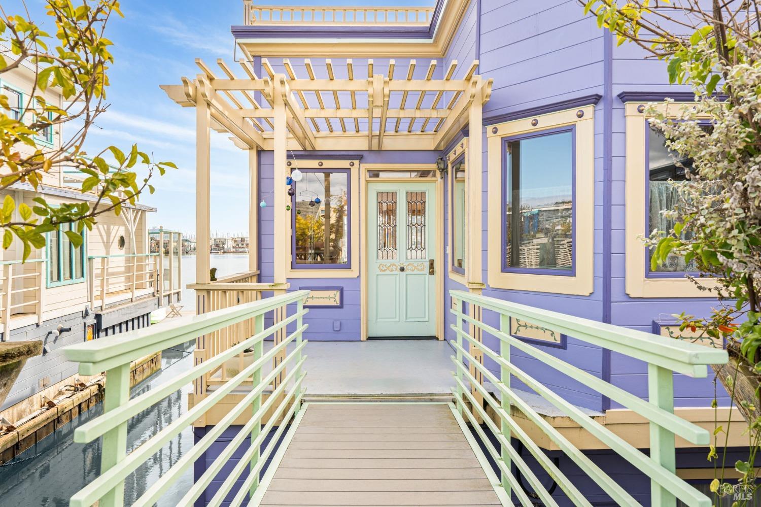 Detail Gallery Image 1 of 1 For 28 Issaquah Dock Unkn, Sausalito,  CA 94965 - 3 Beds | 1/1 Baths