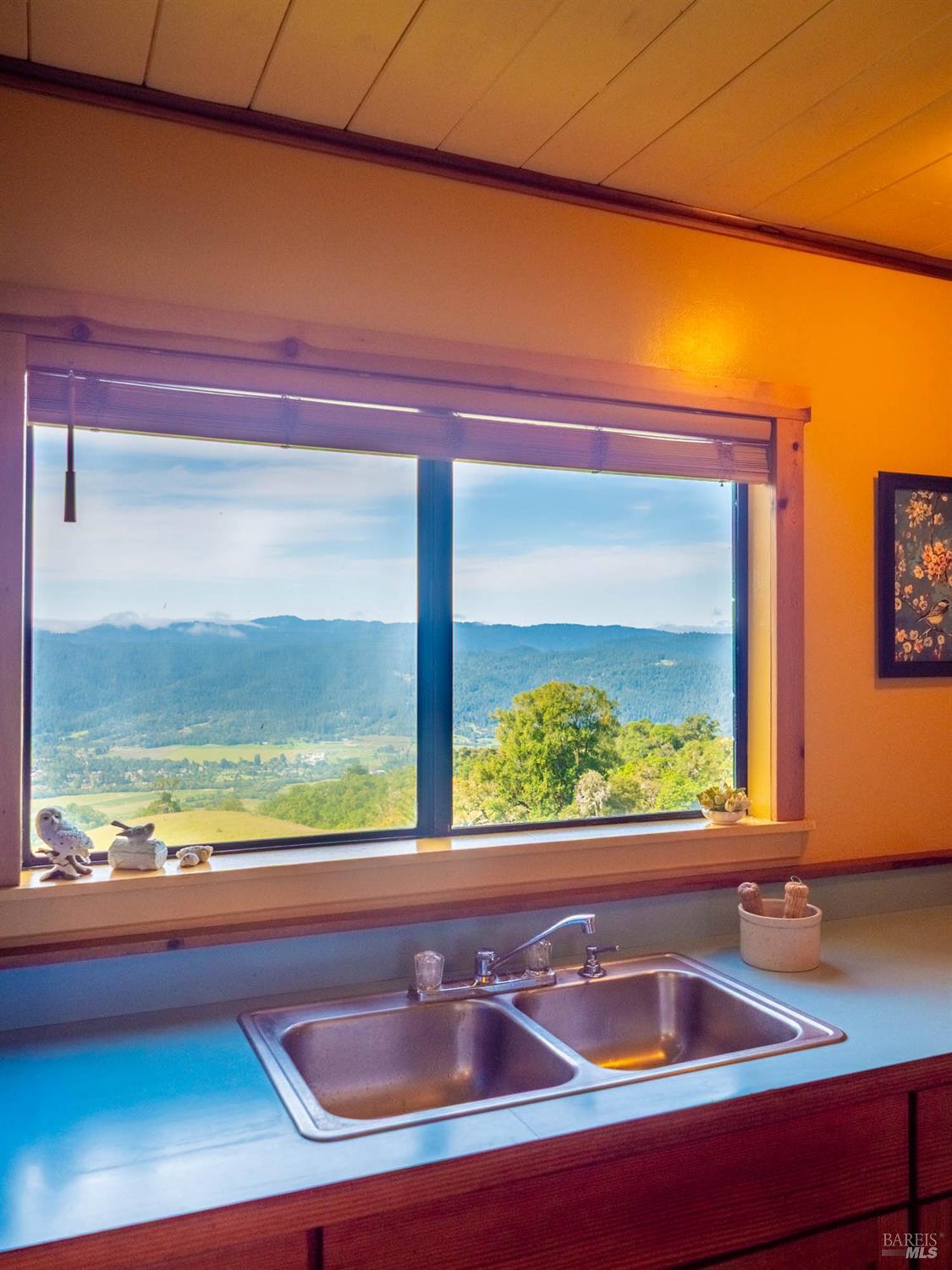 Detail Gallery Image 14 of 98 For 16121 Deer Meadows Rd, Boonville,  CA 95415 - 4 Beds | 3/1 Baths