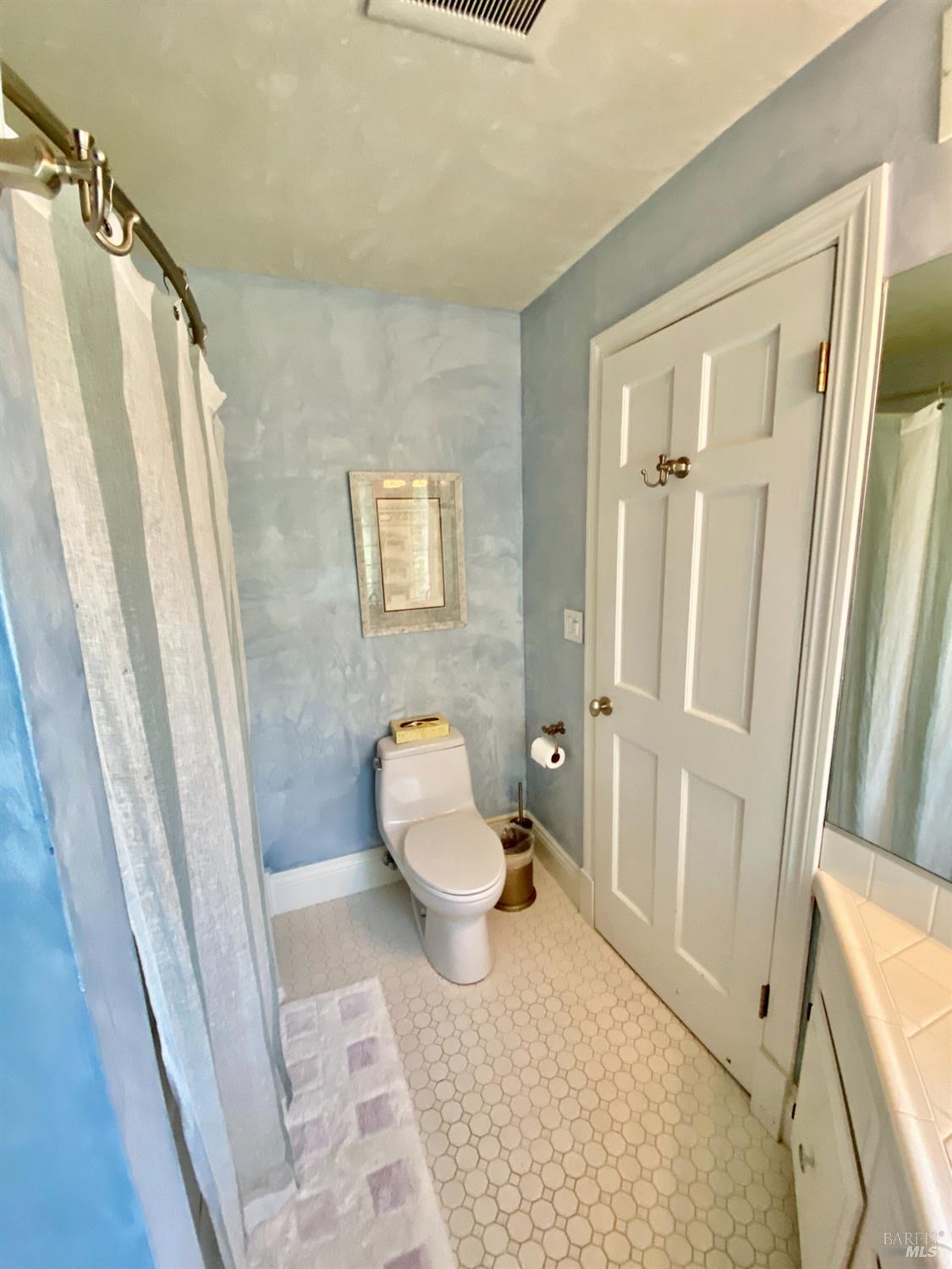 Detail Gallery Image 14 of 81 For 3594 Silverado Trl, Saint Helena,  CA 94574 - 5 Beds | 2/1 Baths