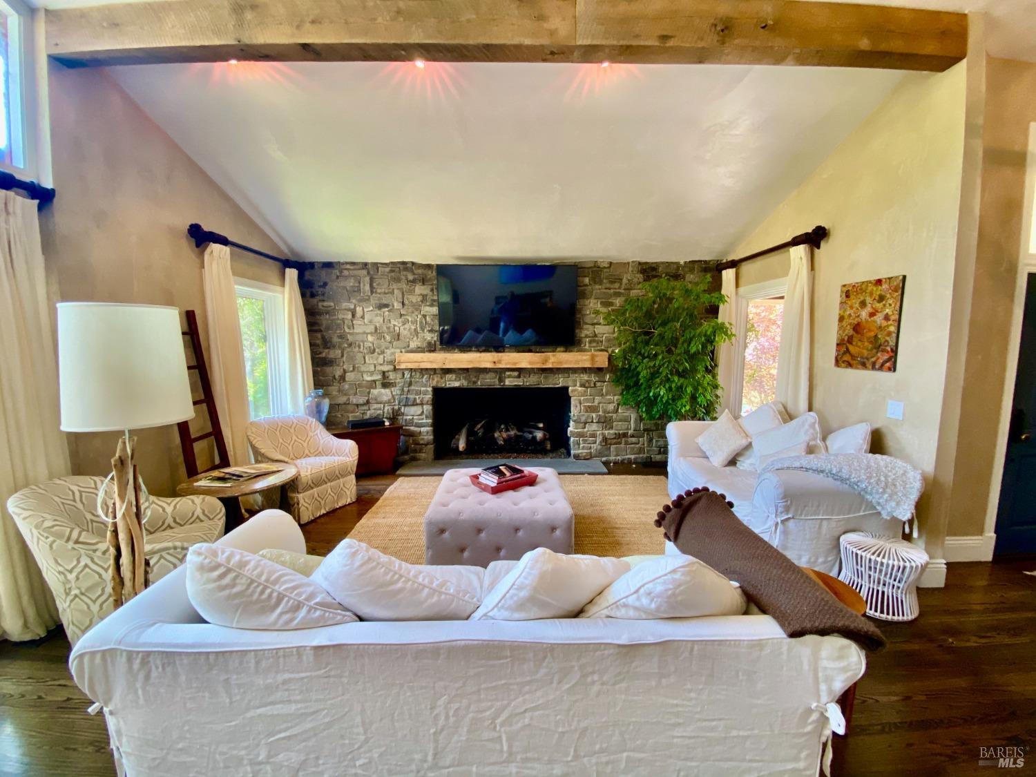 Detail Gallery Image 4 of 81 For 3594 Silverado Trl, Saint Helena,  CA 94574 - 5 Beds | 2/1 Baths
