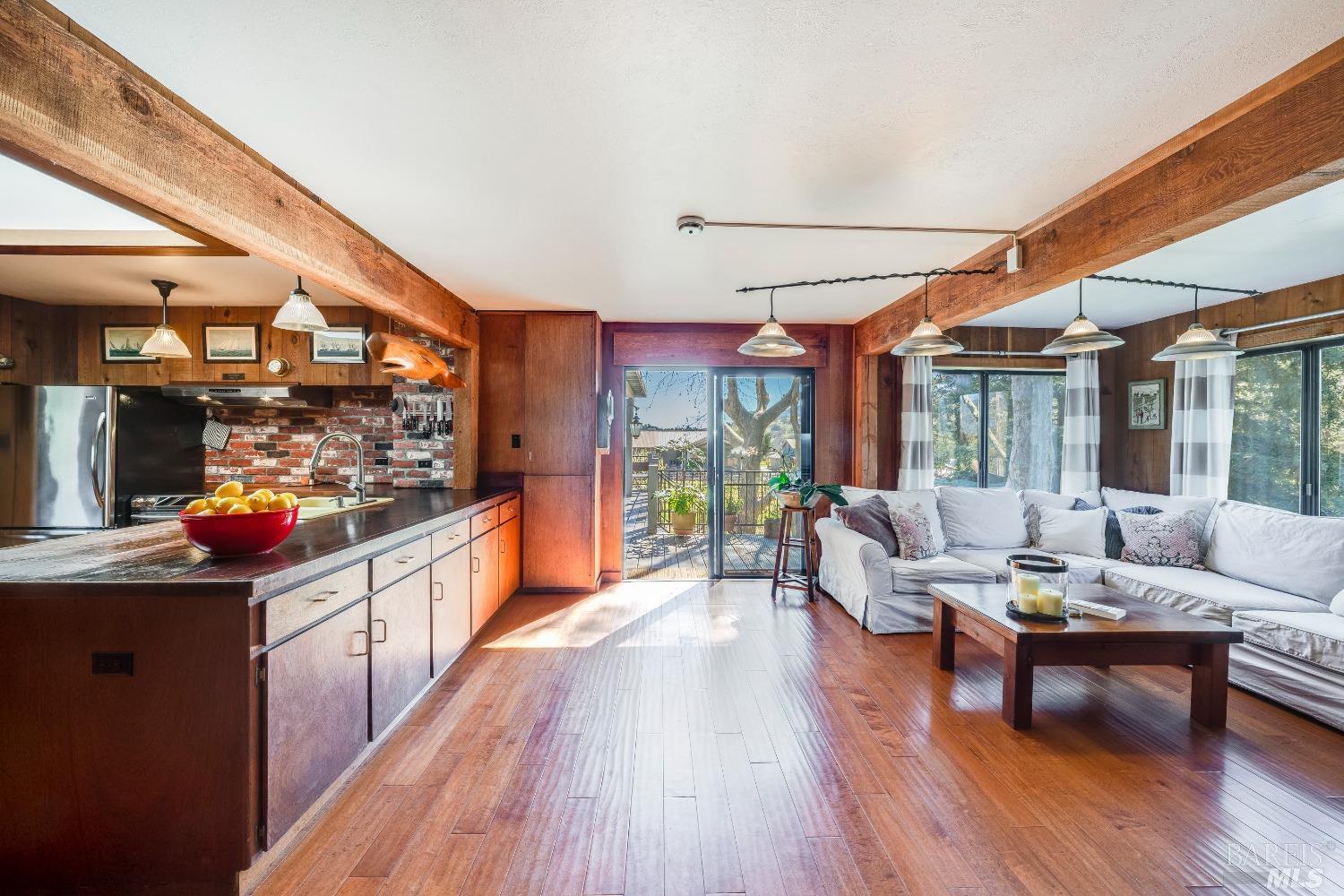 Detail Gallery Image 5 of 53 For 6201 Old River Rd, Ukiah,  CA 95482 - 4 Beds | 2 Baths