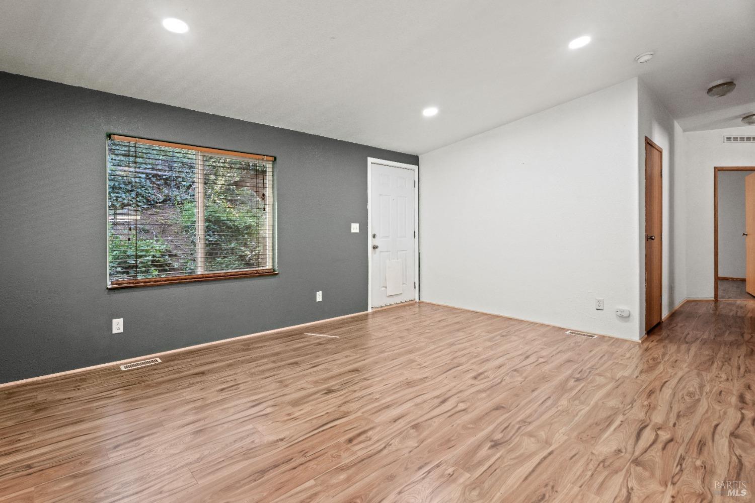Detail Gallery Image 17 of 21 For 28474 N Highway 101 Unkn, Willits,  CA 95490 - 3 Beds | 2 Baths