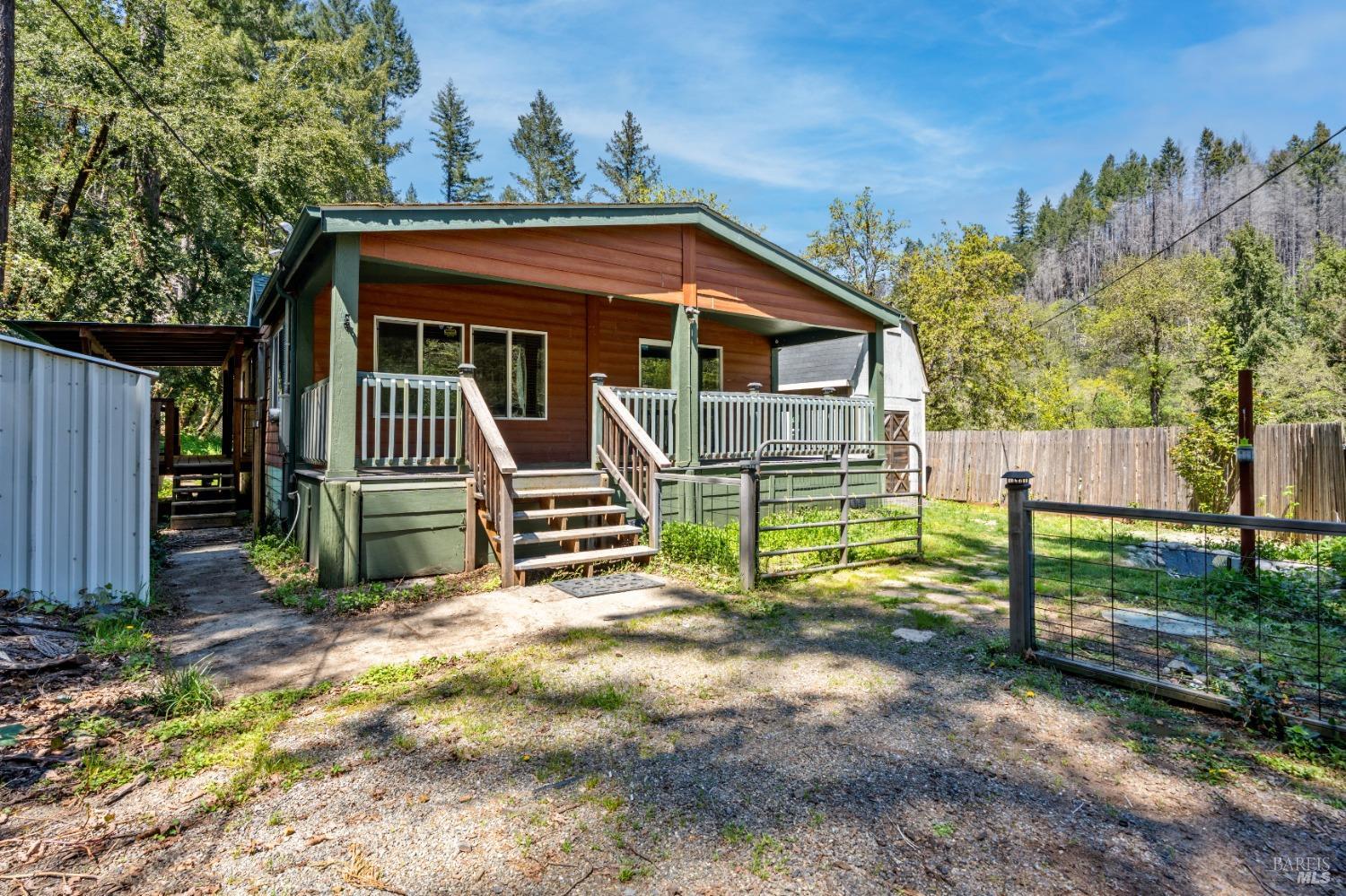 Detail Gallery Image 2 of 21 For 28474 N Highway 101 Unkn, Willits,  CA 95490 - 3 Beds | 2 Baths