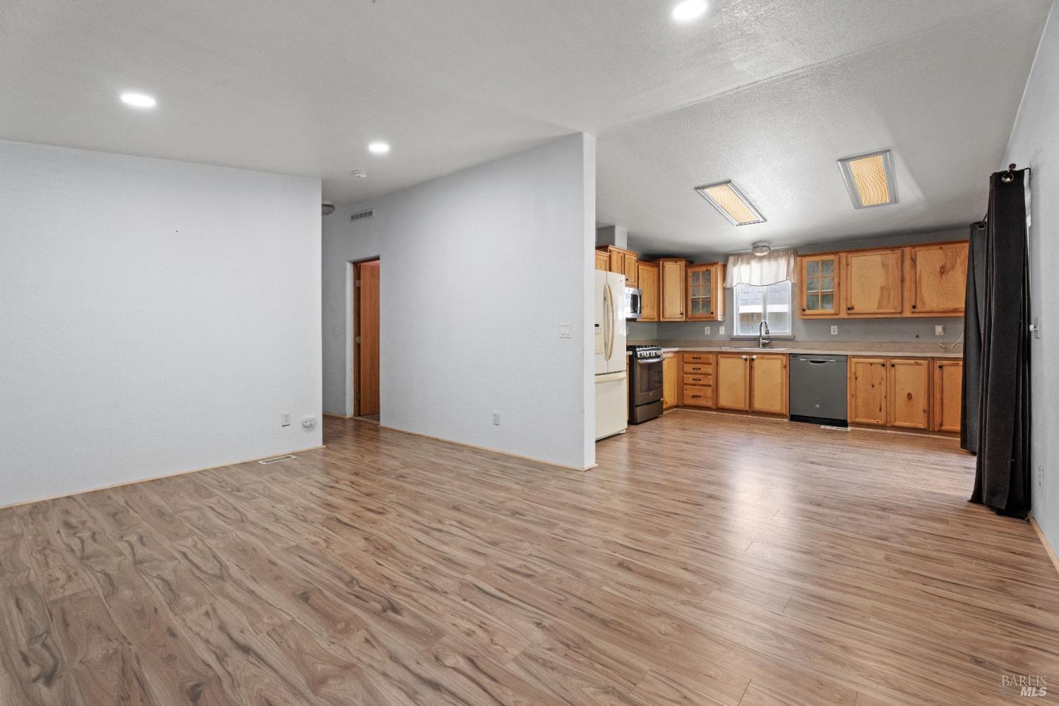 Detail Gallery Image 19 of 21 For 28474 N Highway 101 Unkn, Willits,  CA 95490 - 3 Beds | 2 Baths