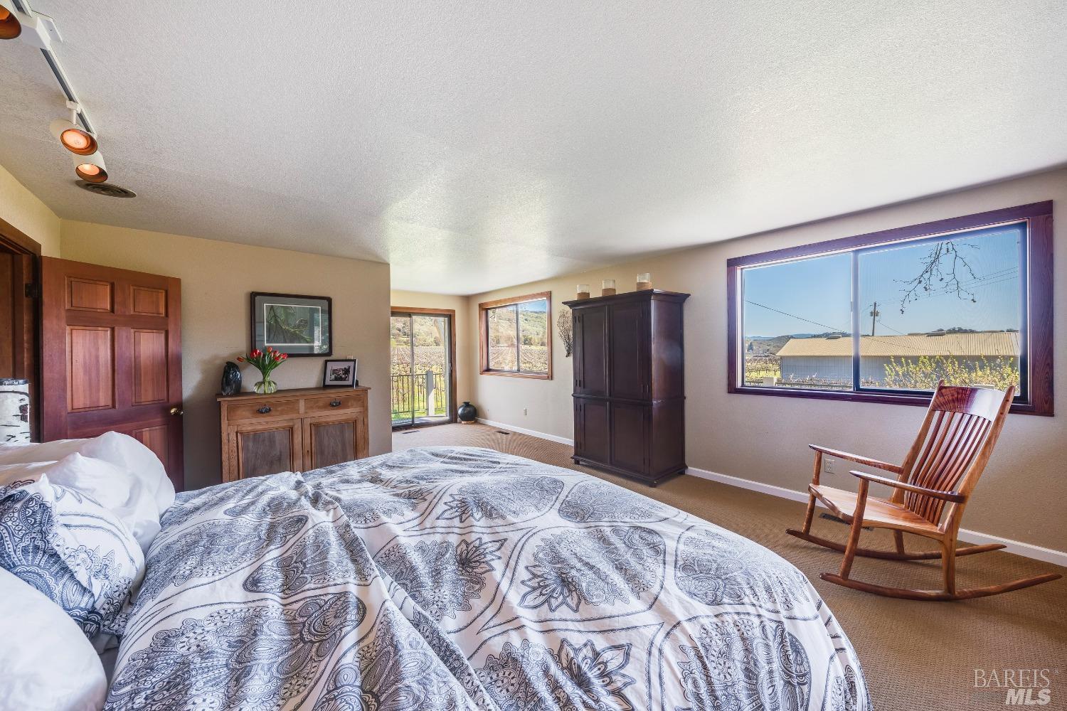 Detail Gallery Image 16 of 53 For 6201 Old River Rd, Ukiah,  CA 95482 - 4 Beds | 2 Baths