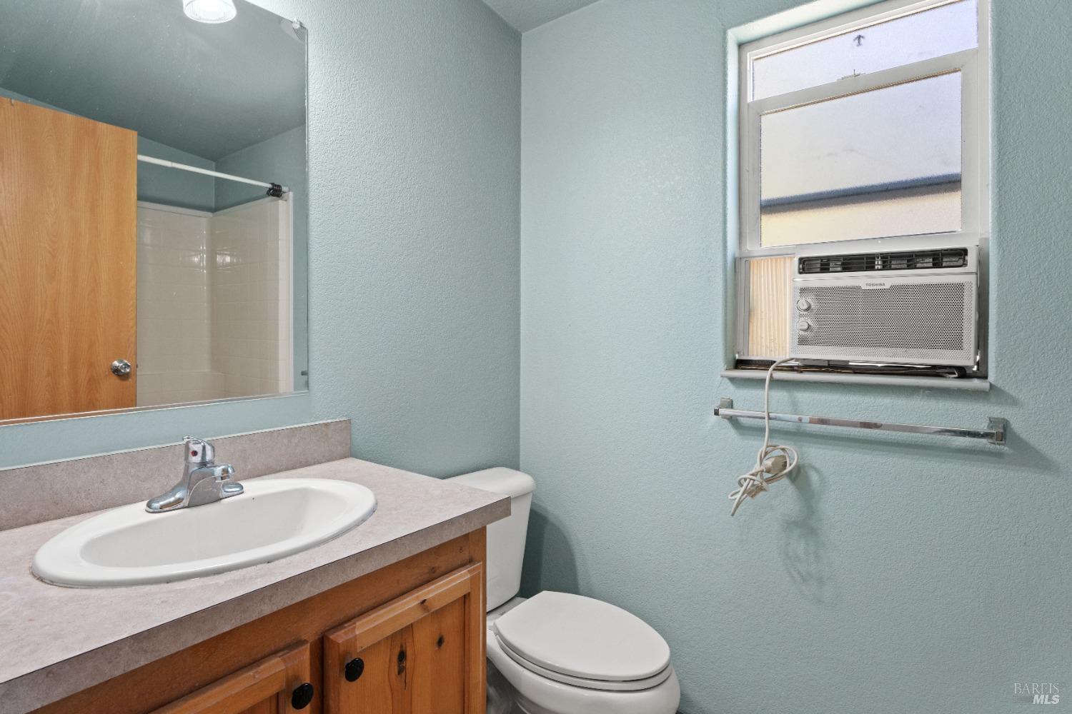 Detail Gallery Image 13 of 21 For 28474 N Highway 101 Unkn, Willits,  CA 95490 - 3 Beds | 2 Baths