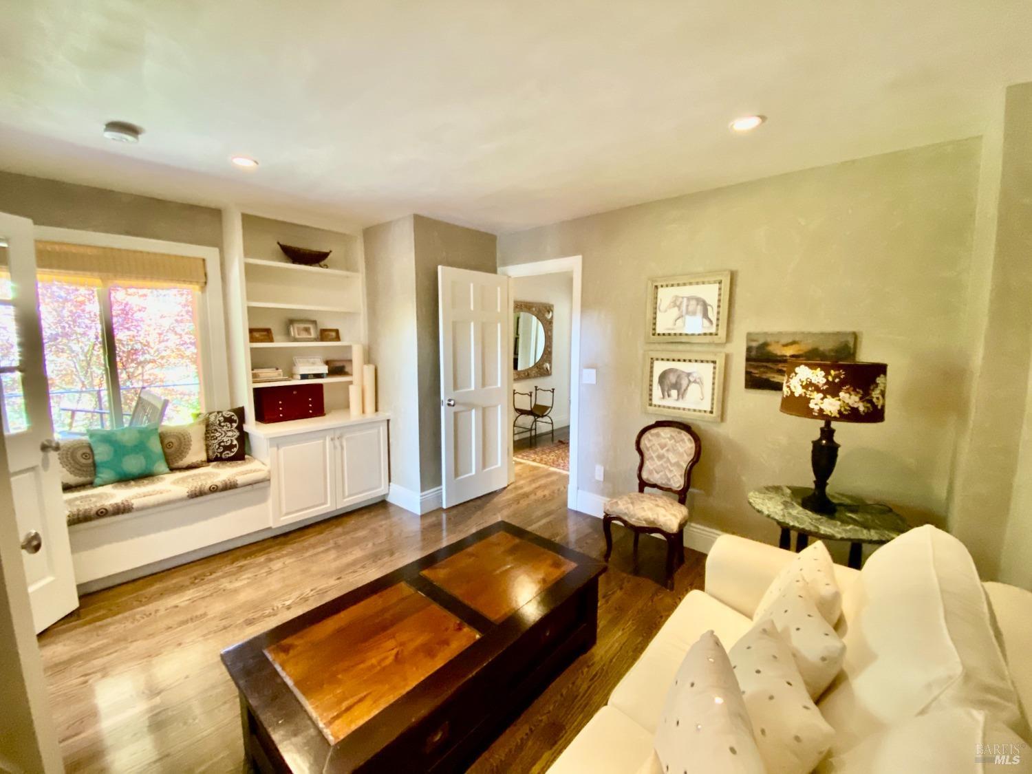 Detail Gallery Image 8 of 81 For 3594 Silverado Trl, Saint Helena,  CA 94574 - 5 Beds | 2/1 Baths