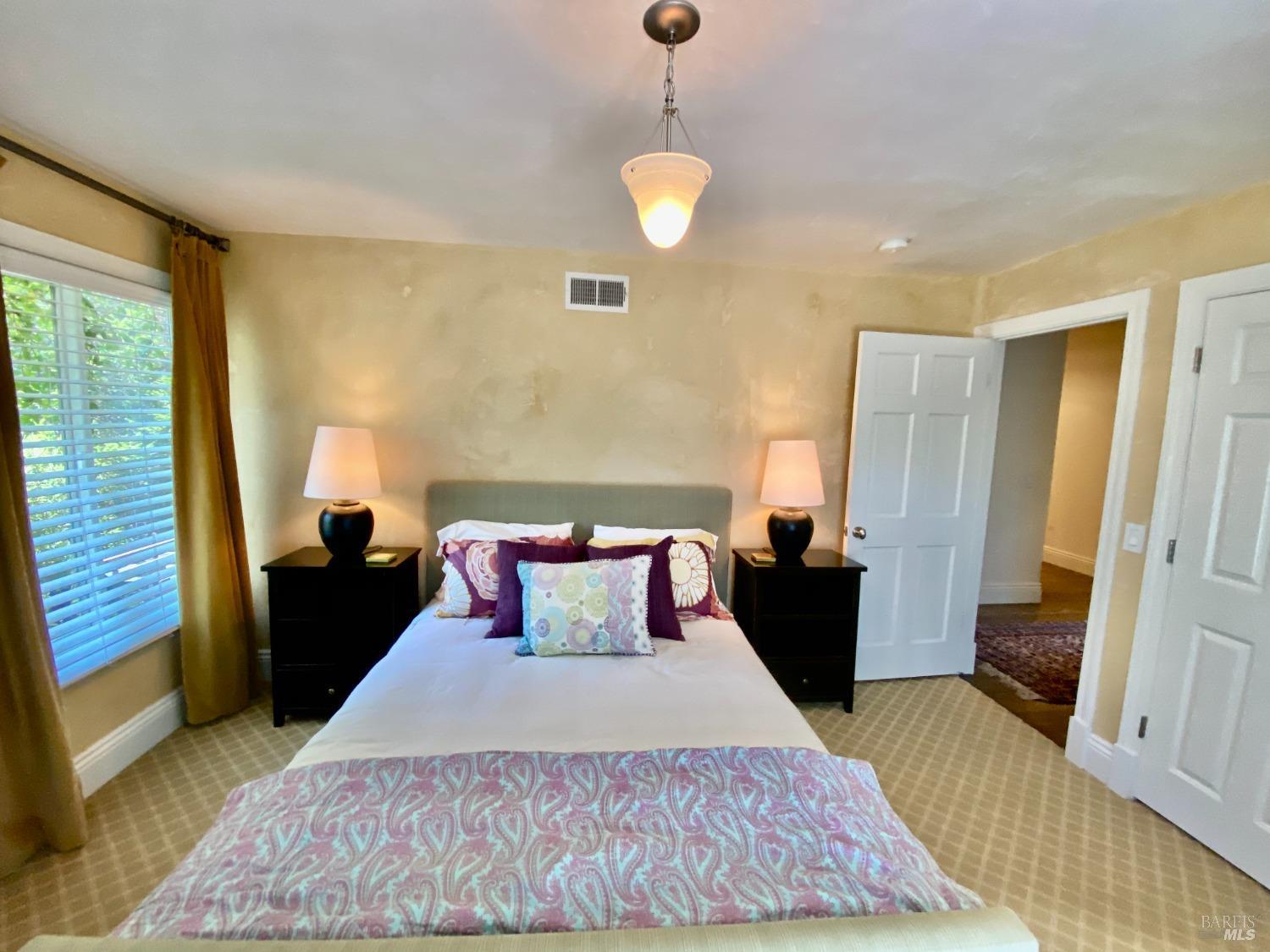 Detail Gallery Image 11 of 81 For 3594 Silverado Trl, Saint Helena,  CA 94574 - 5 Beds | 2/1 Baths