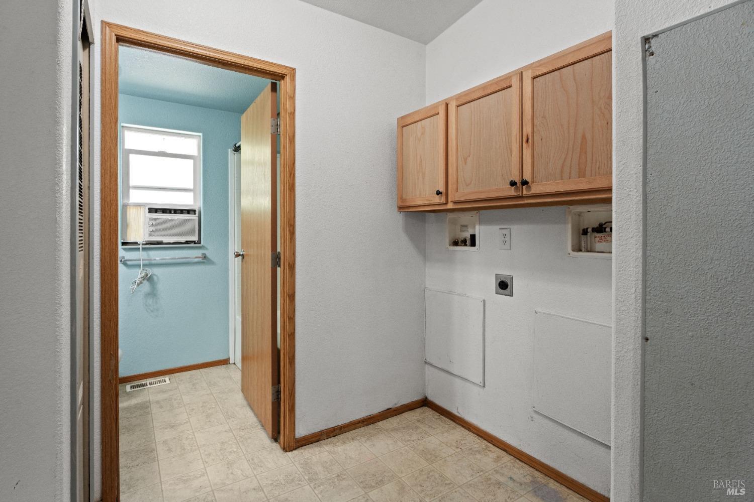 Detail Gallery Image 12 of 21 For 28474 N Highway 101 Unkn, Willits,  CA 95490 - 3 Beds | 2 Baths