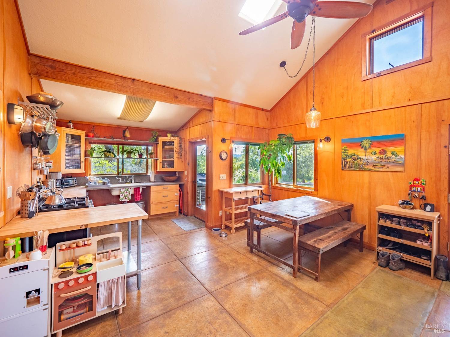 Detail Gallery Image 34 of 98 For 16121 Deer Meadows Rd, Boonville,  CA 95415 - 4 Beds | 3/1 Baths
