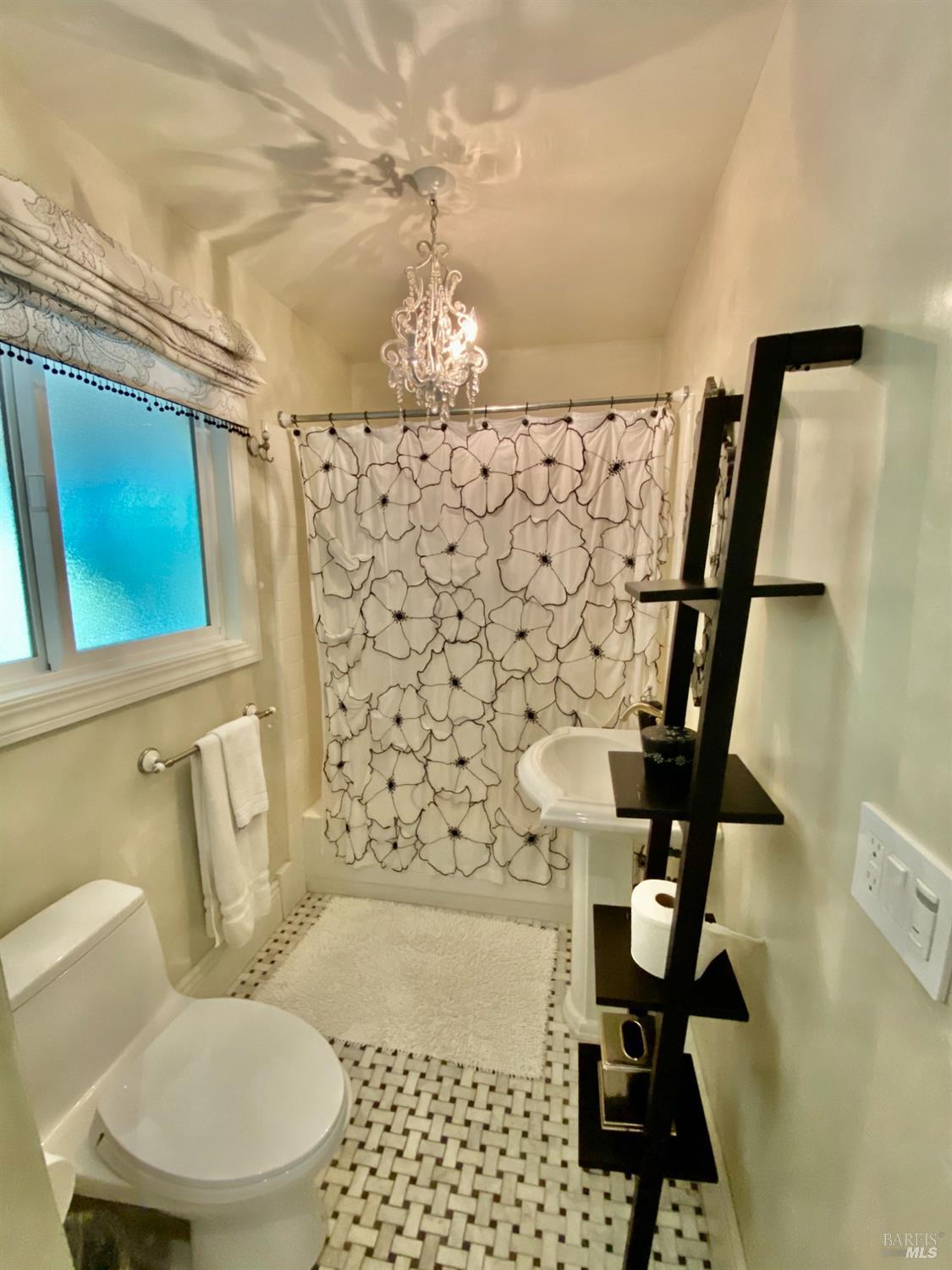 Detail Gallery Image 9 of 81 For 3594 Silverado Trl, Saint Helena,  CA 94574 - 5 Beds | 2/1 Baths