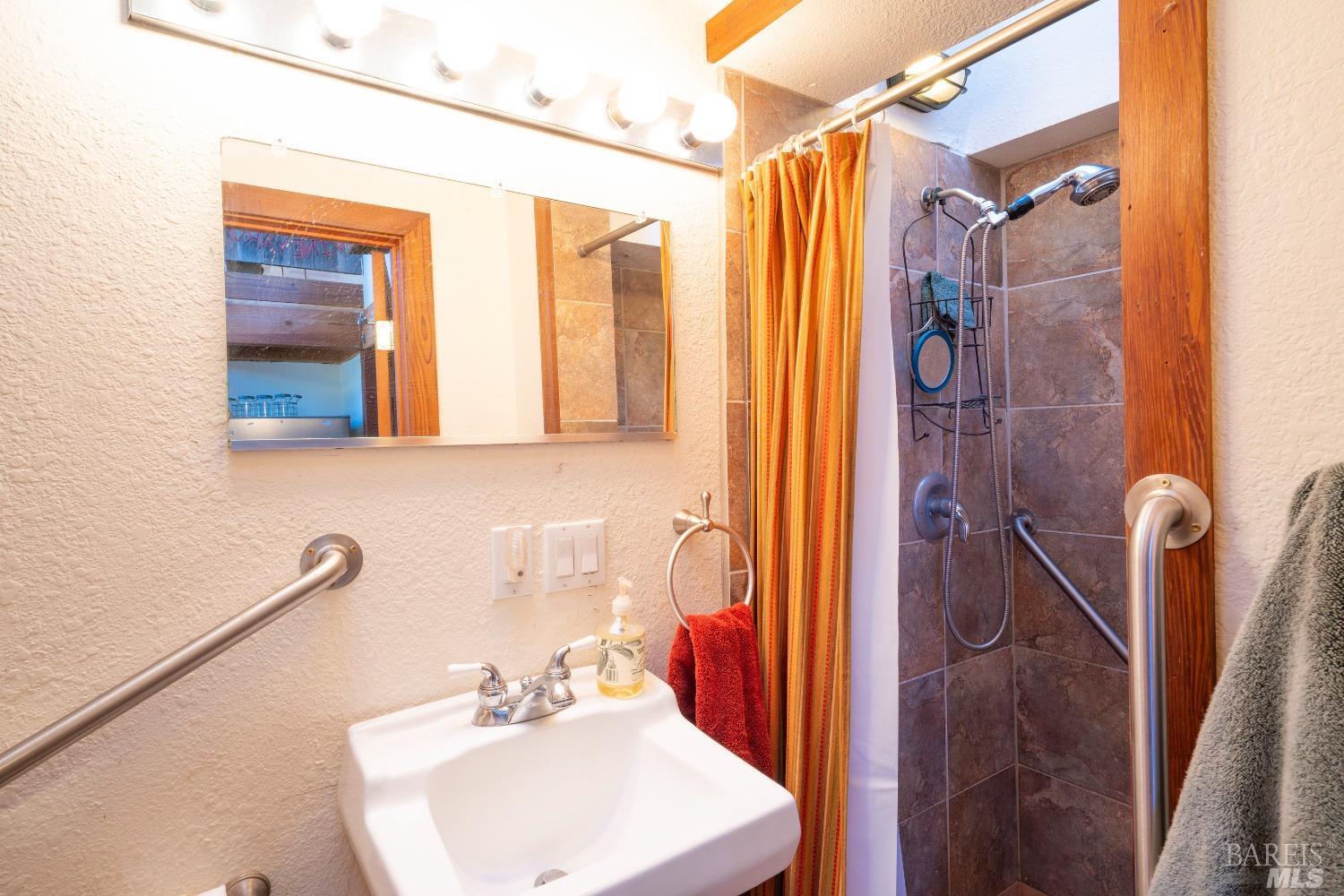 Detail Gallery Image 40 of 53 For 6201 Old River Rd, Ukiah,  CA 95482 - 4 Beds | 2 Baths