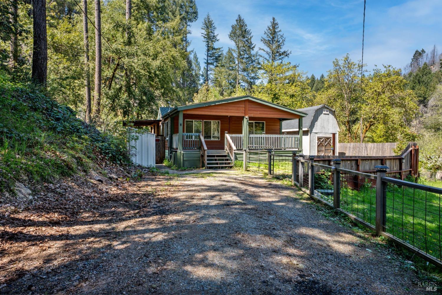 Detail Gallery Image 1 of 21 For 28474 N Highway 101 Unkn, Willits,  CA 95490 - 3 Beds | 2 Baths